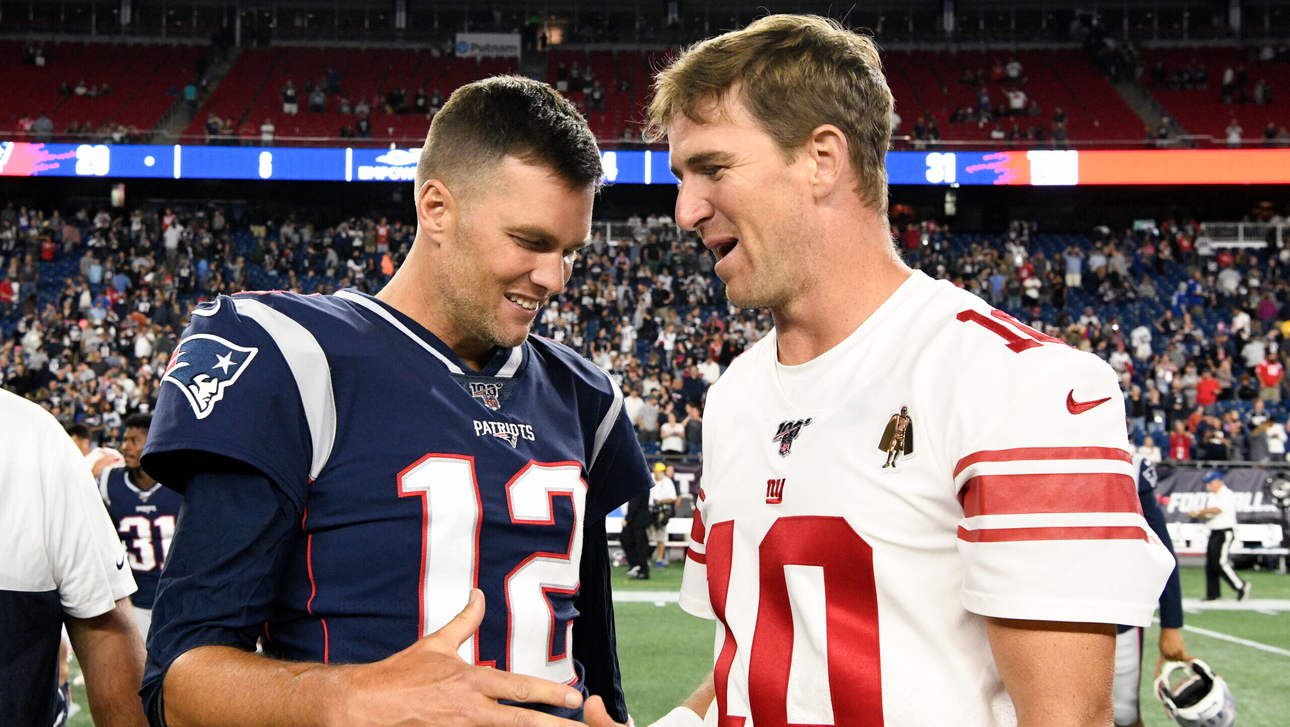 Eli Manning, Tom Brady spar over torn jersey at Fanatics Fest