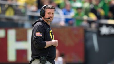 Oregon head coach Dan Lanning coaching.