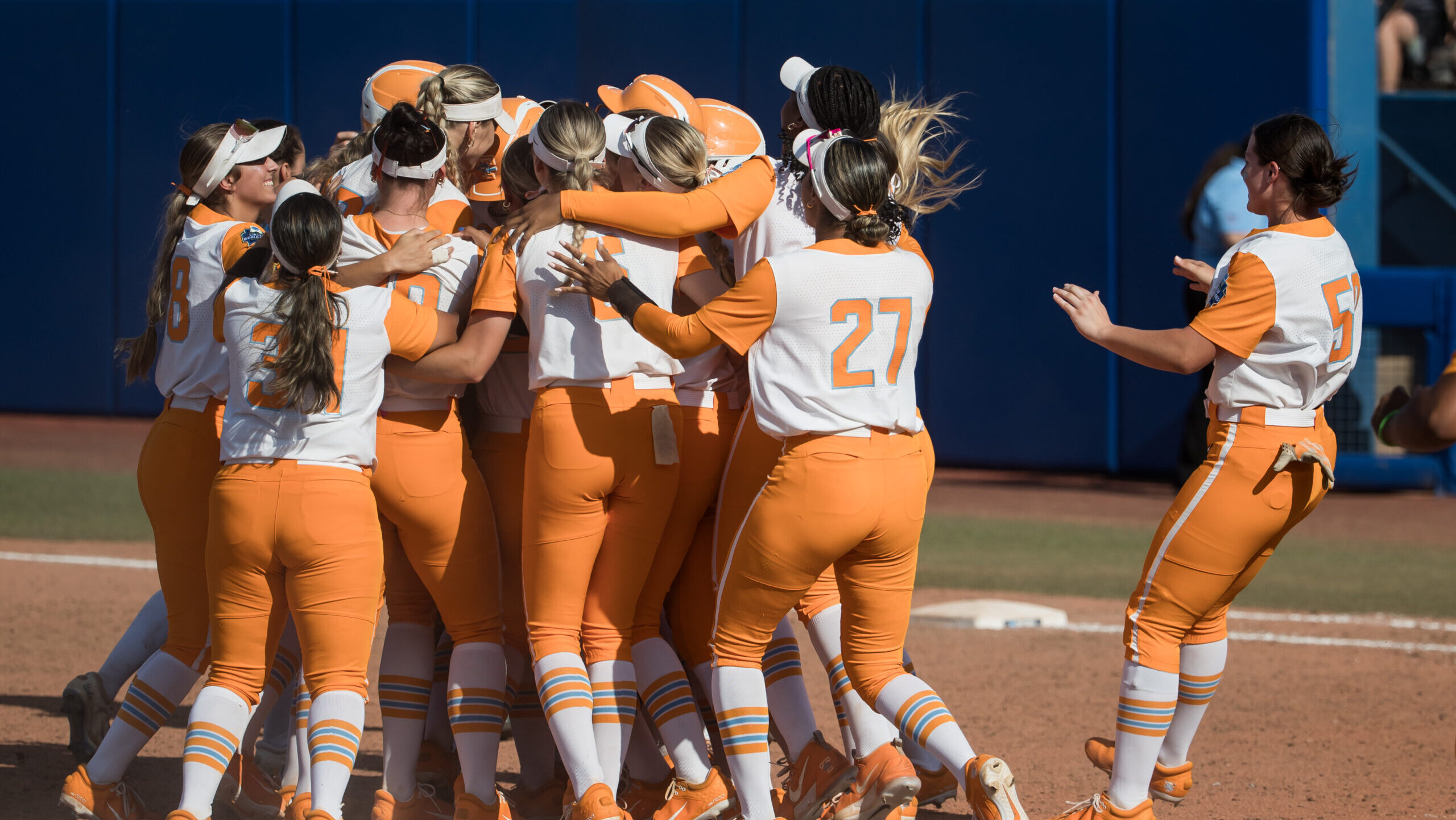 Tennessee walks off UCLA in extra innings of WCWS elimination game