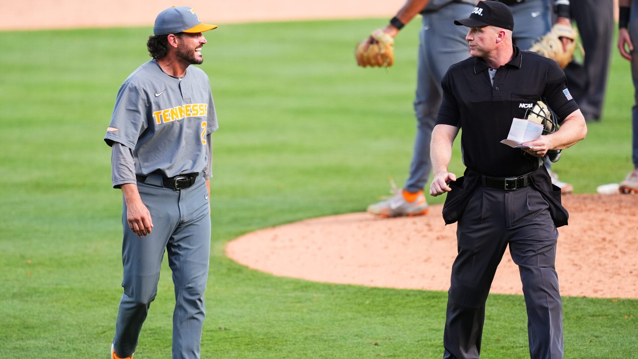 Tony Vitello comments on outburst from Arkansas pitcher Zach Root