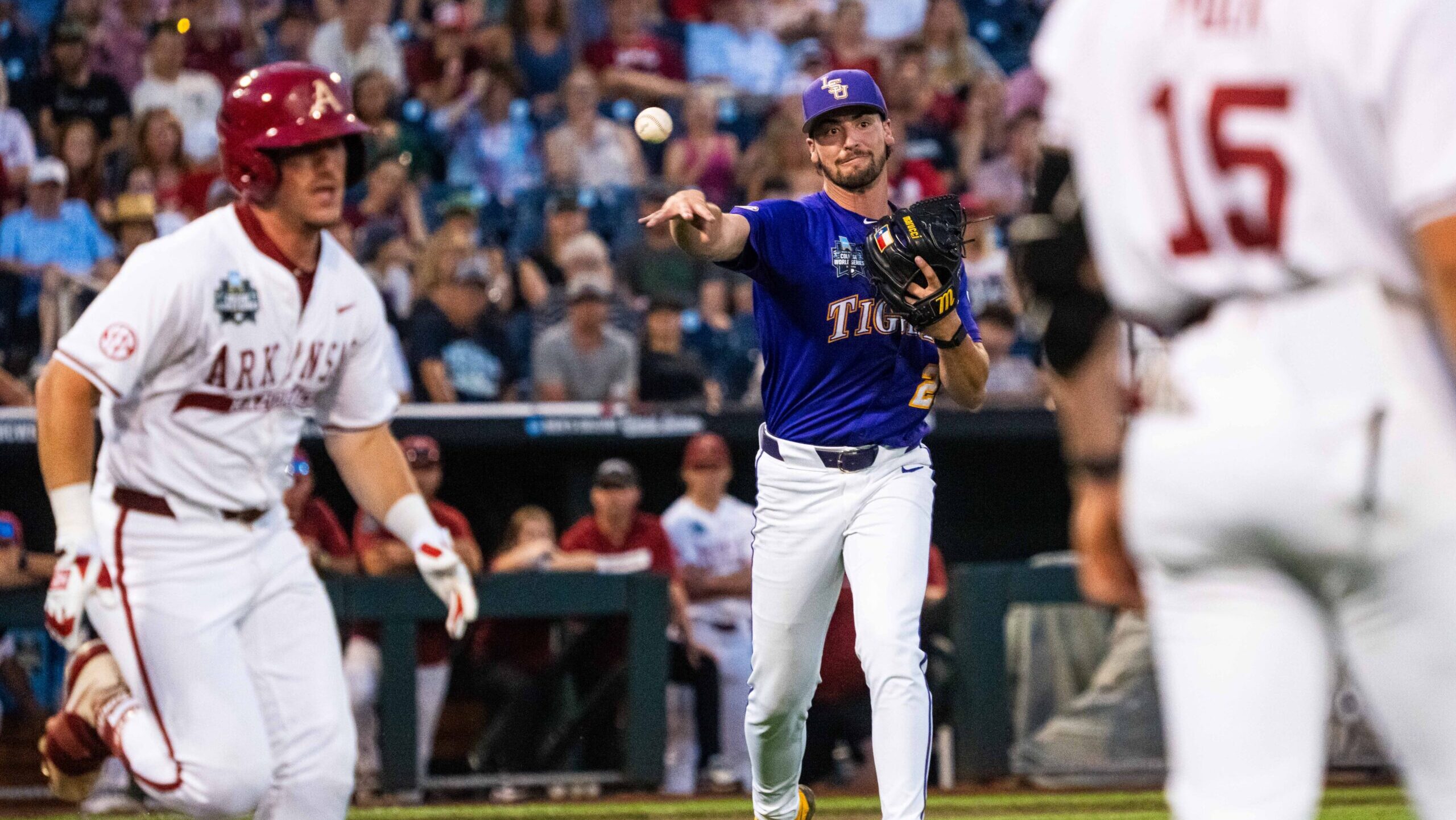 Arkansas favored in College World Series rematch vs. LSU