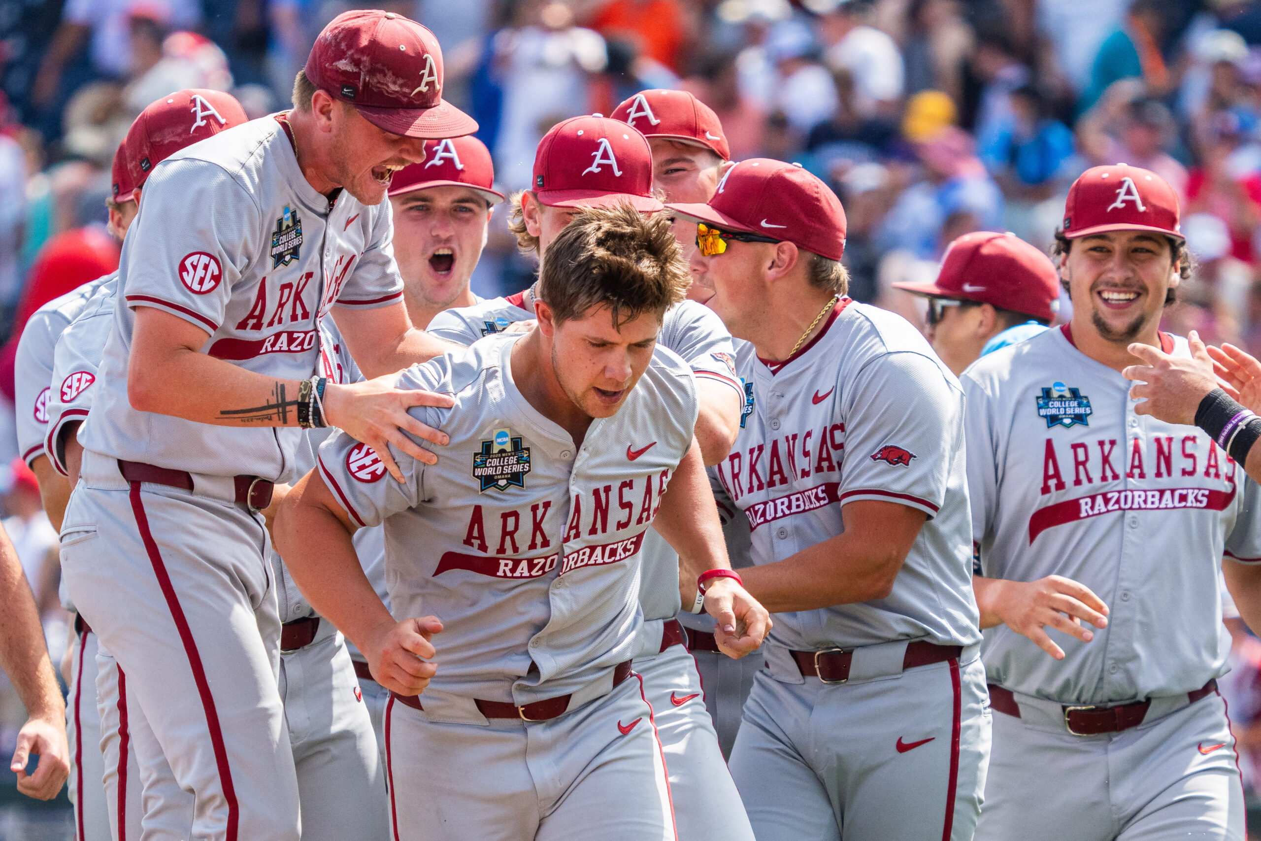 Arkansas defeats Murray State in CWS elimination game behind Gage Wood no-hitter