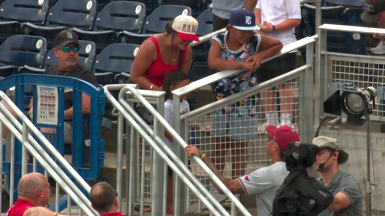 Wehiwa, Kuhio Aloy meet young fans who flew to Omaha from Hawaii to see Bash Braddahs