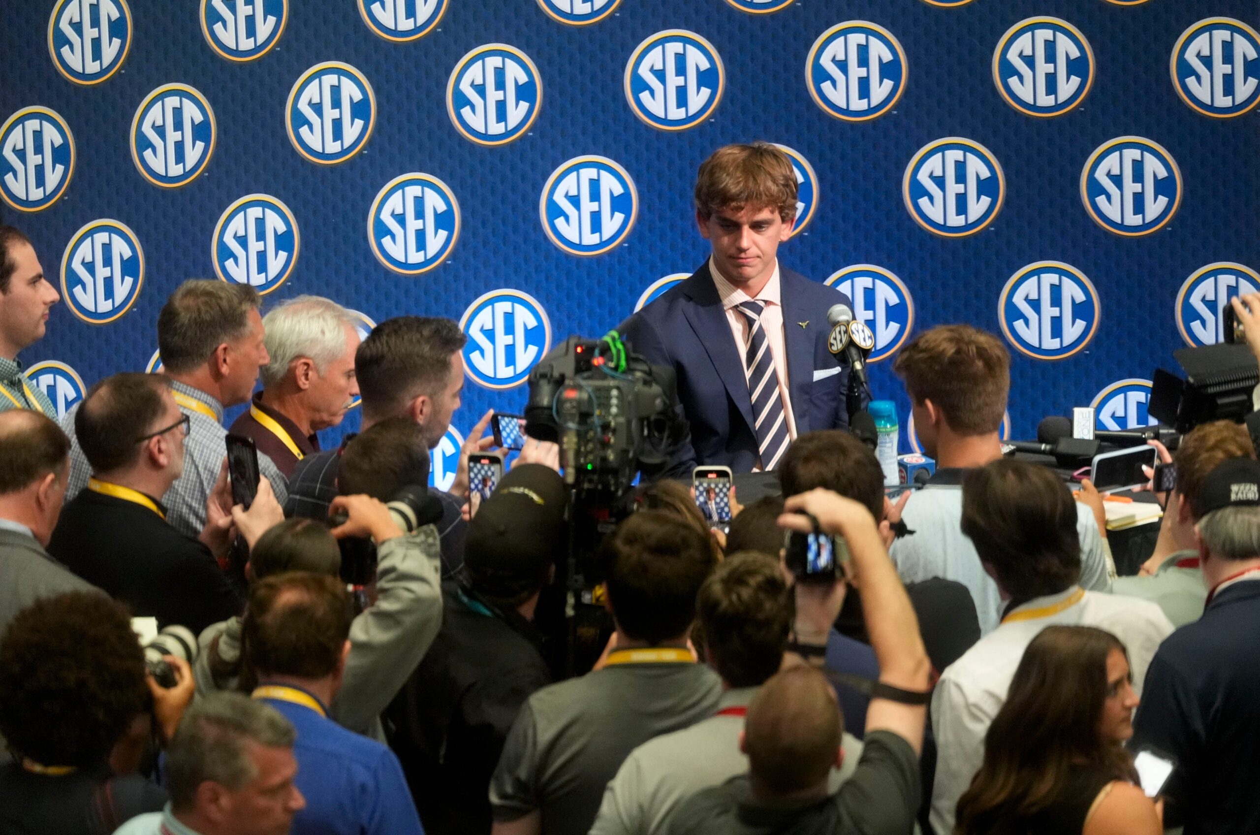 Arch Manning shares thoughts on being preseason favorite to win Heisman Trophy