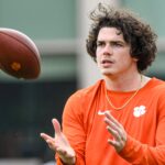Clemson TE Ian Schieffelin catches a ball.