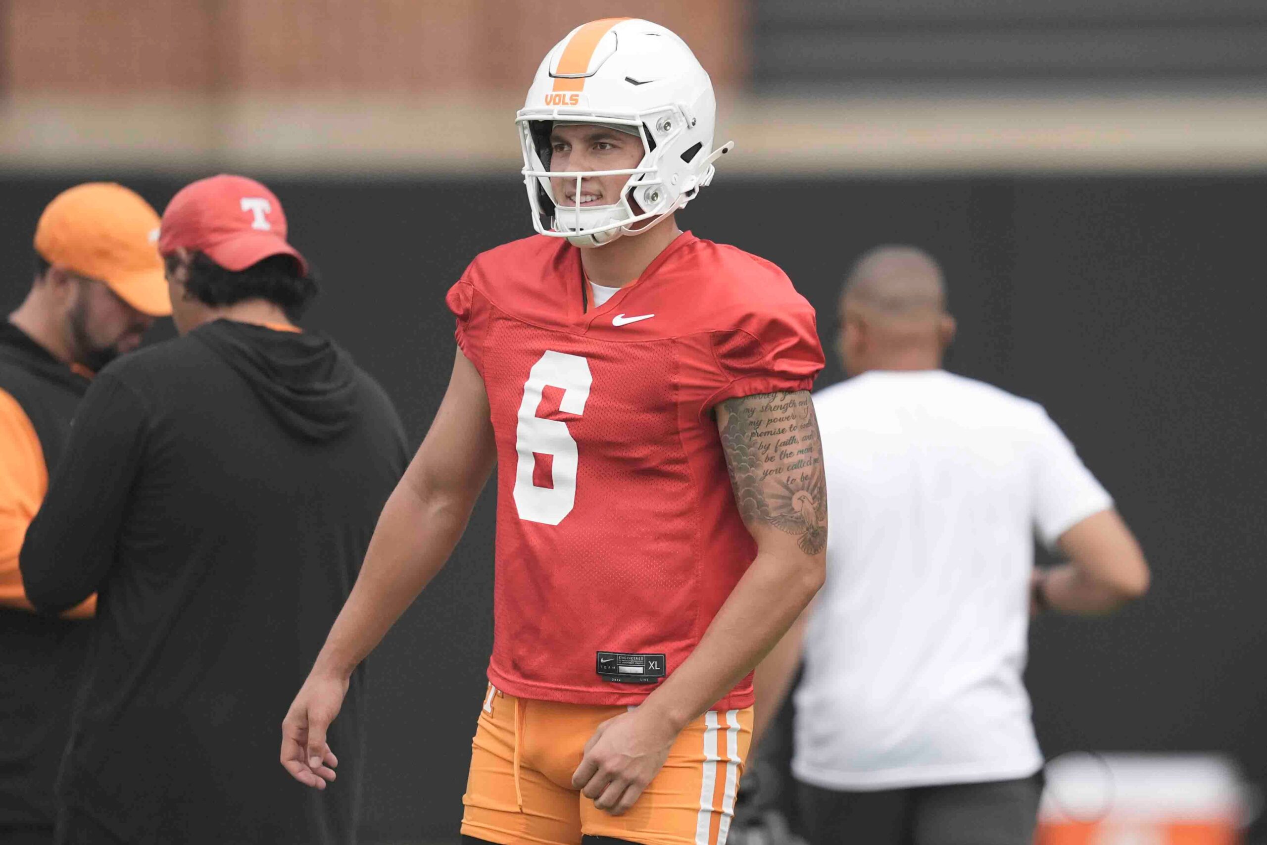 Joey Aguilar describes process of building trust with Tennessee teammates