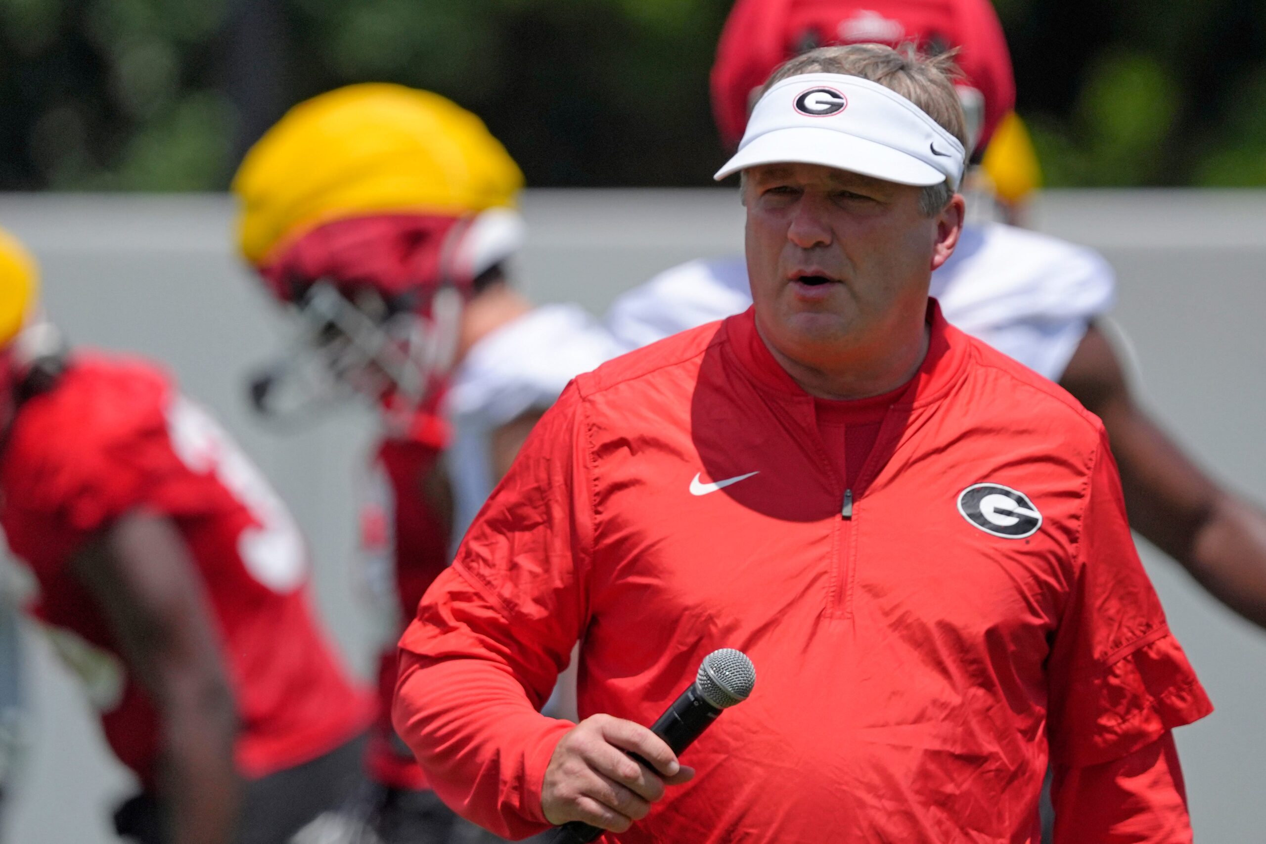 Jon Gruden pays visit to Georgia, Kirby Smart during fall camp