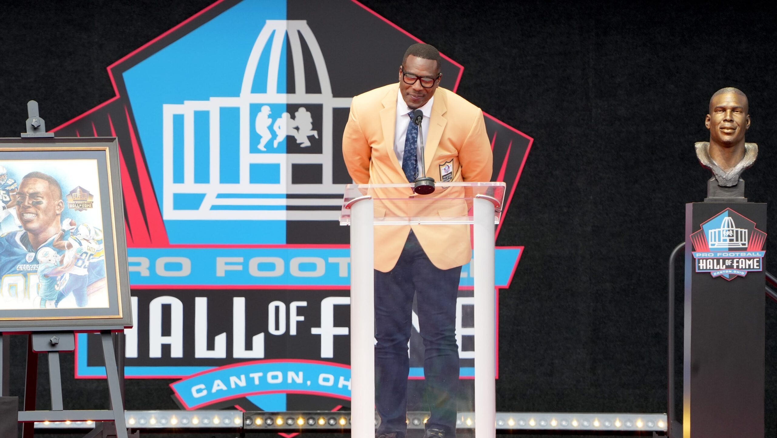 Antonio Gates becomes 1st Pro Football Hall of Fame inductee to not play college football, thanks Tim Brewster
