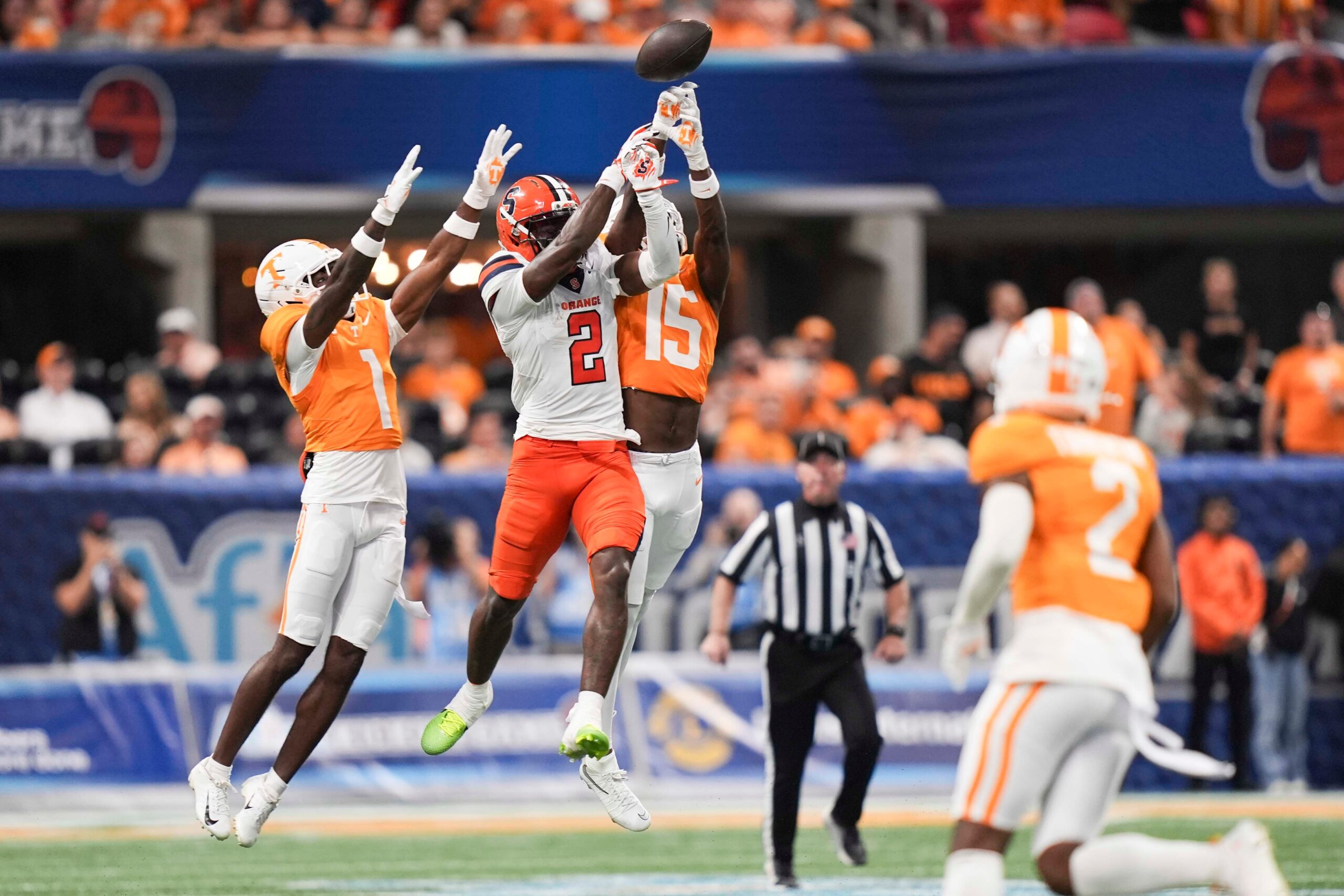 Tennessee sustains several injuries on defense in first half vs. Syracuse