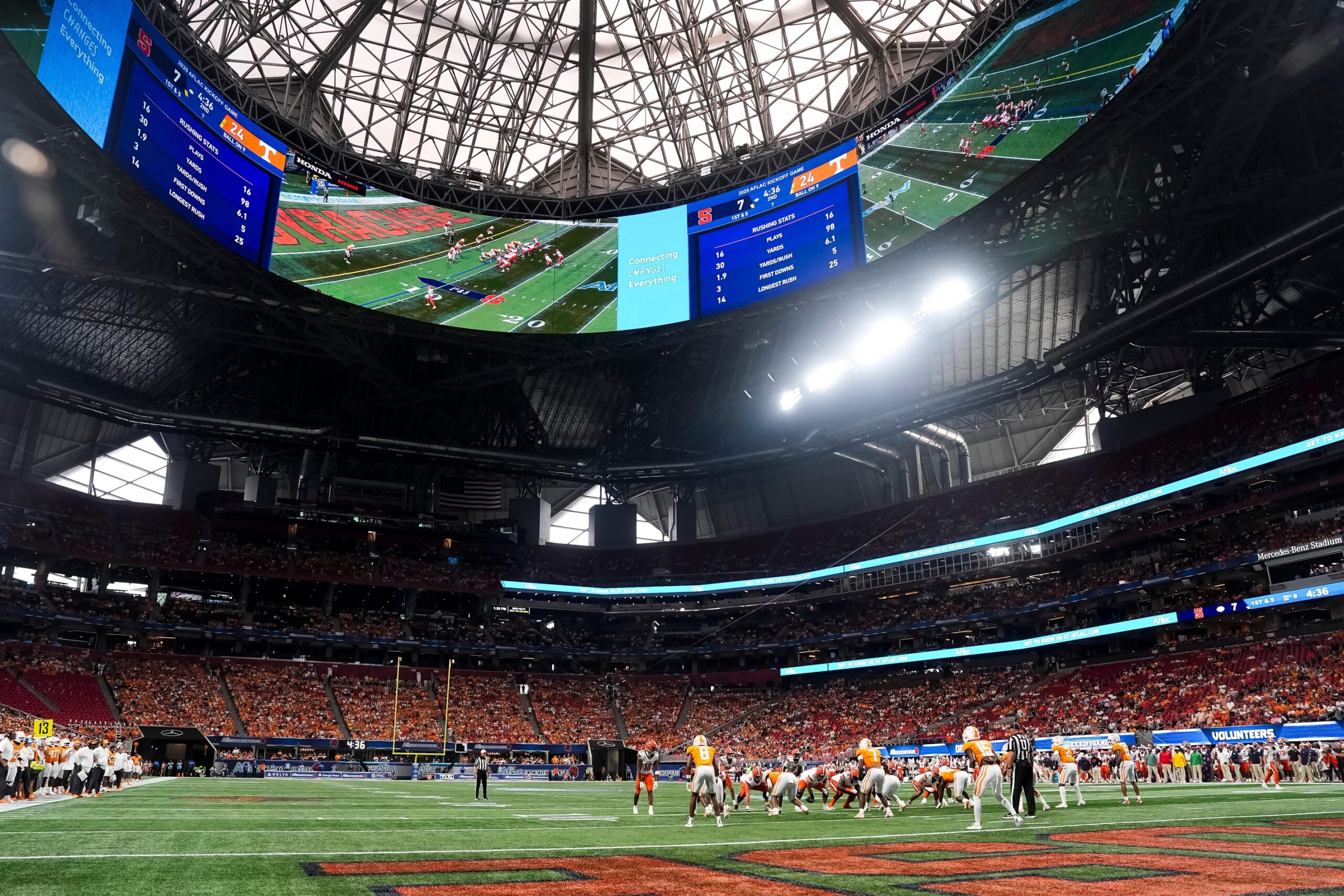 Syracuse defenders appear to fake injuries at the same time vs. Tennessee