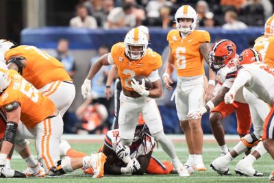 Tennessee RB Peyton Lewis runs the ball.