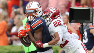 Auburn and Oklahoma play football.