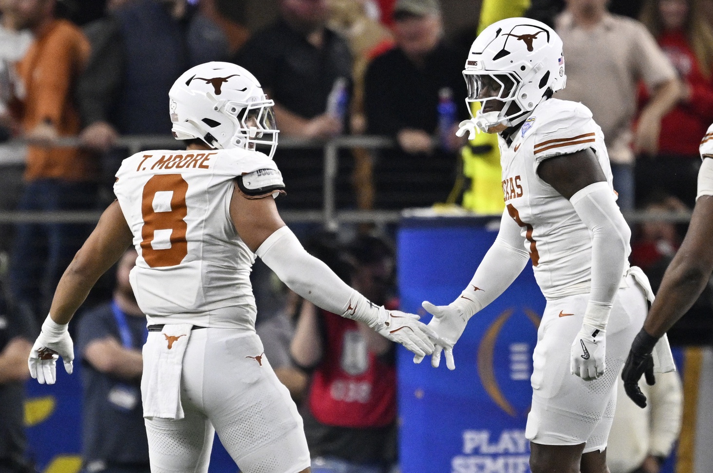 Texas defense forces 3 straight turnovers, floodgates open vs. San Jose State