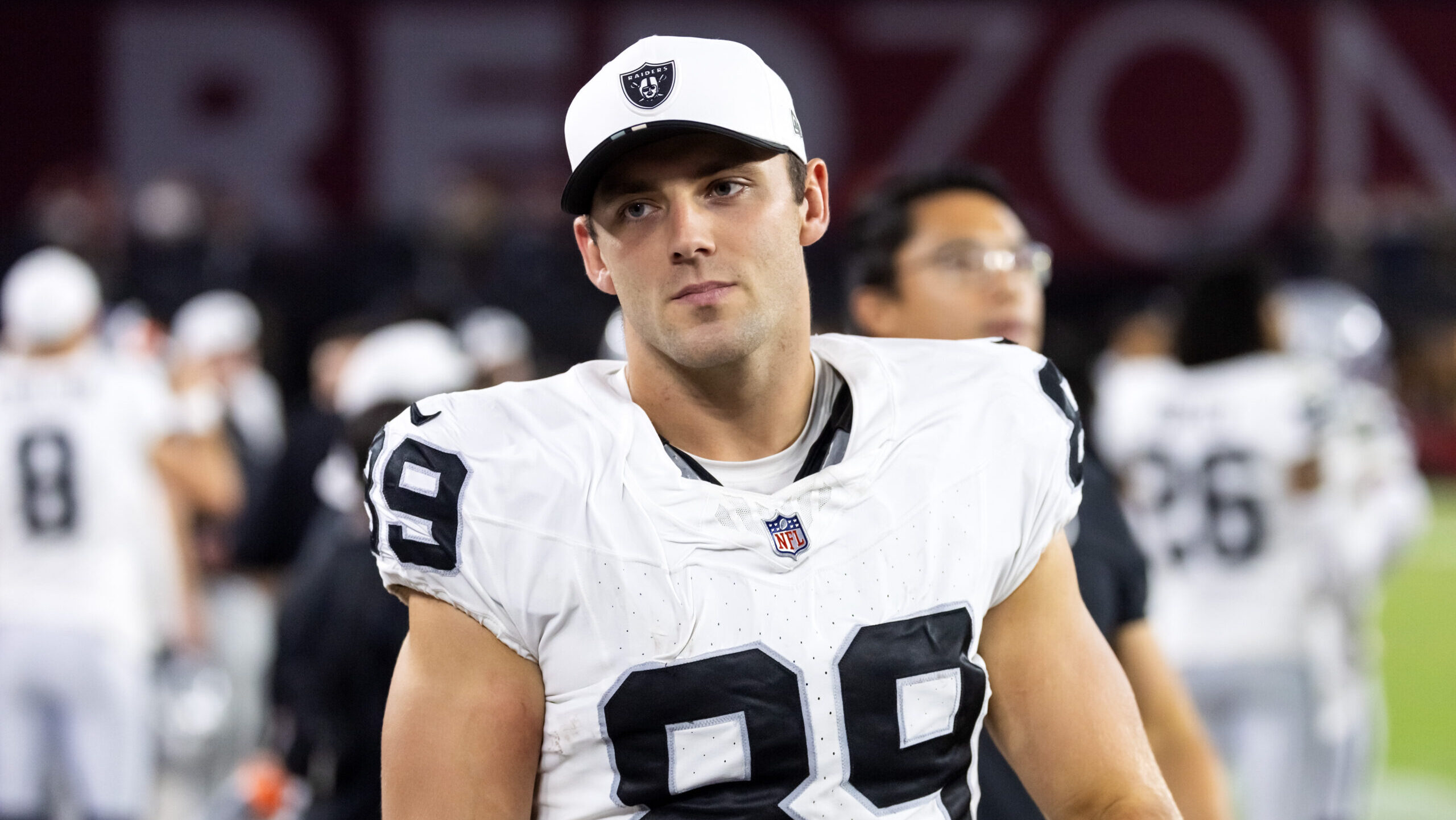 Brock Bowers exits Week 1 game with knee injury