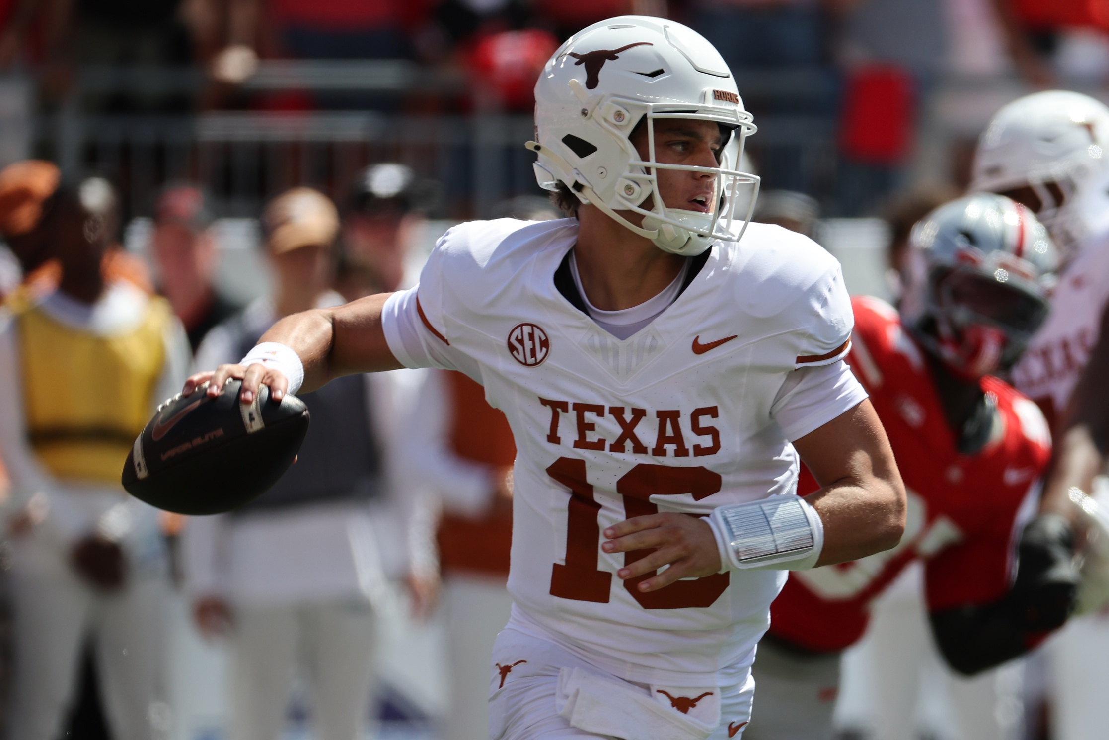 Steve Sarkisian says Texas QB Arch Manning looks different in practice Steve Sarkisian says Texas QB Arch Manning looks different in practice