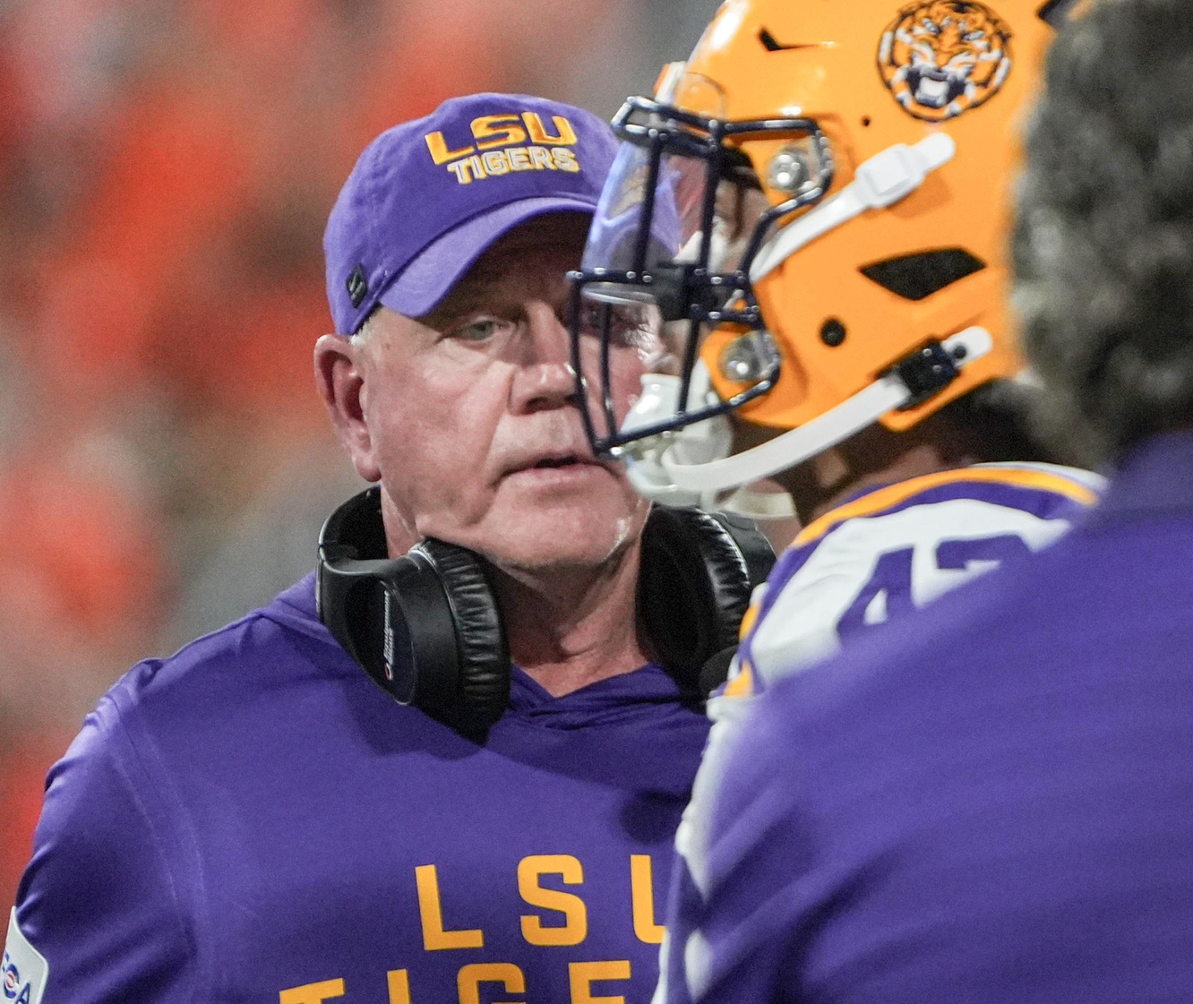 Brian Kelly announces key LSU receiver broke his hand in Week 1