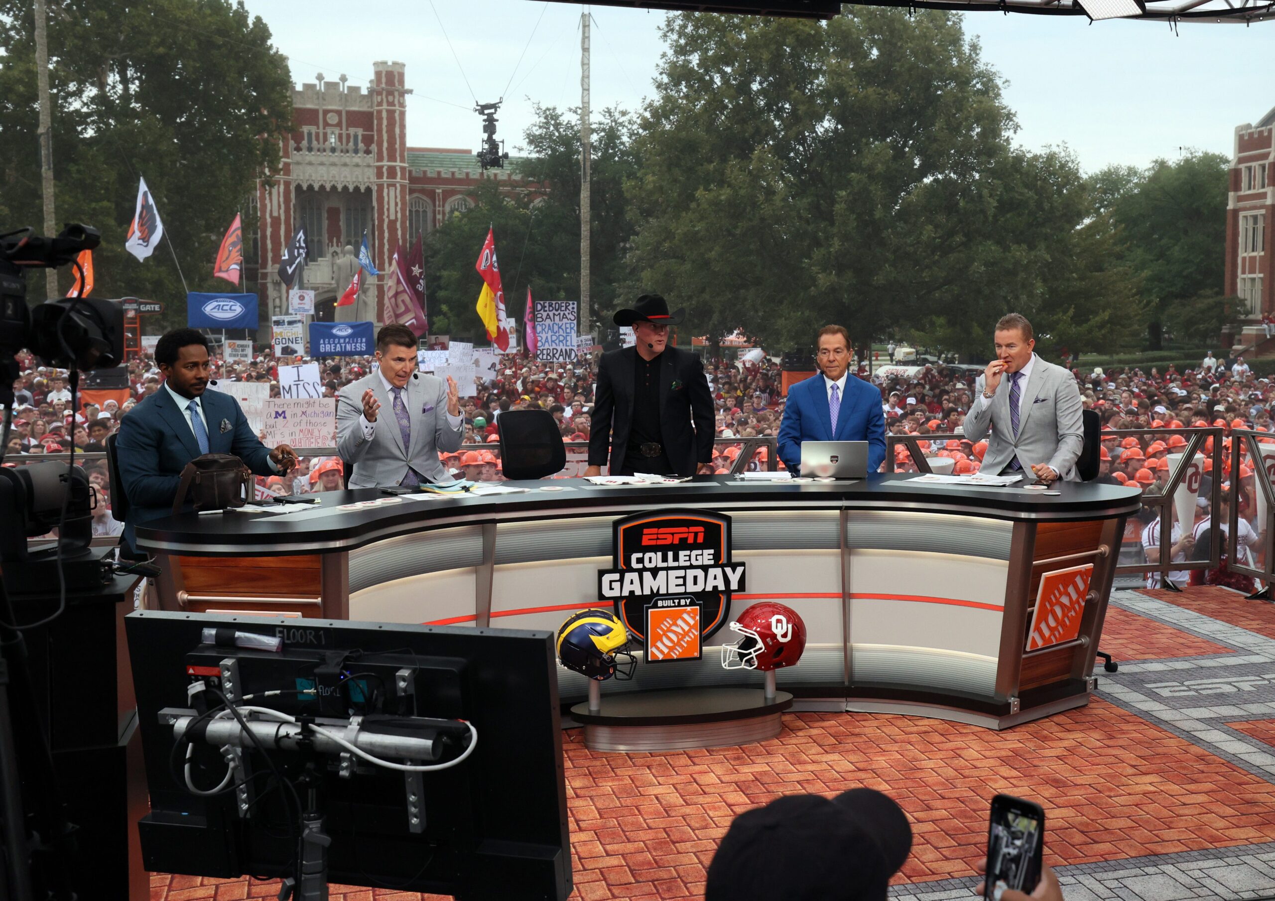 College GameDay crew show up wearing white suits for Penn State-Oregon white-out