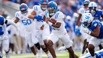 Austin Simmons runs the ball vs. Kentucky.