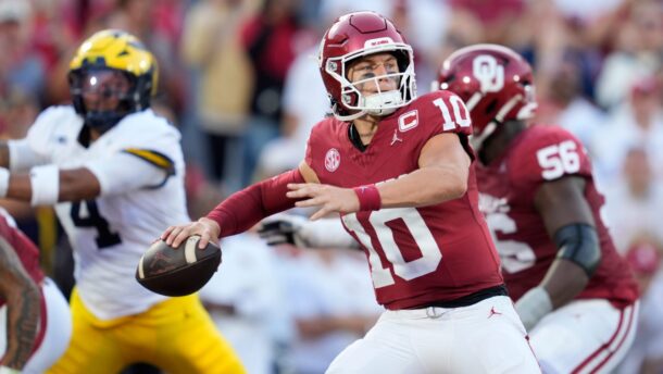 Oklahoma quarterback John Mateer.