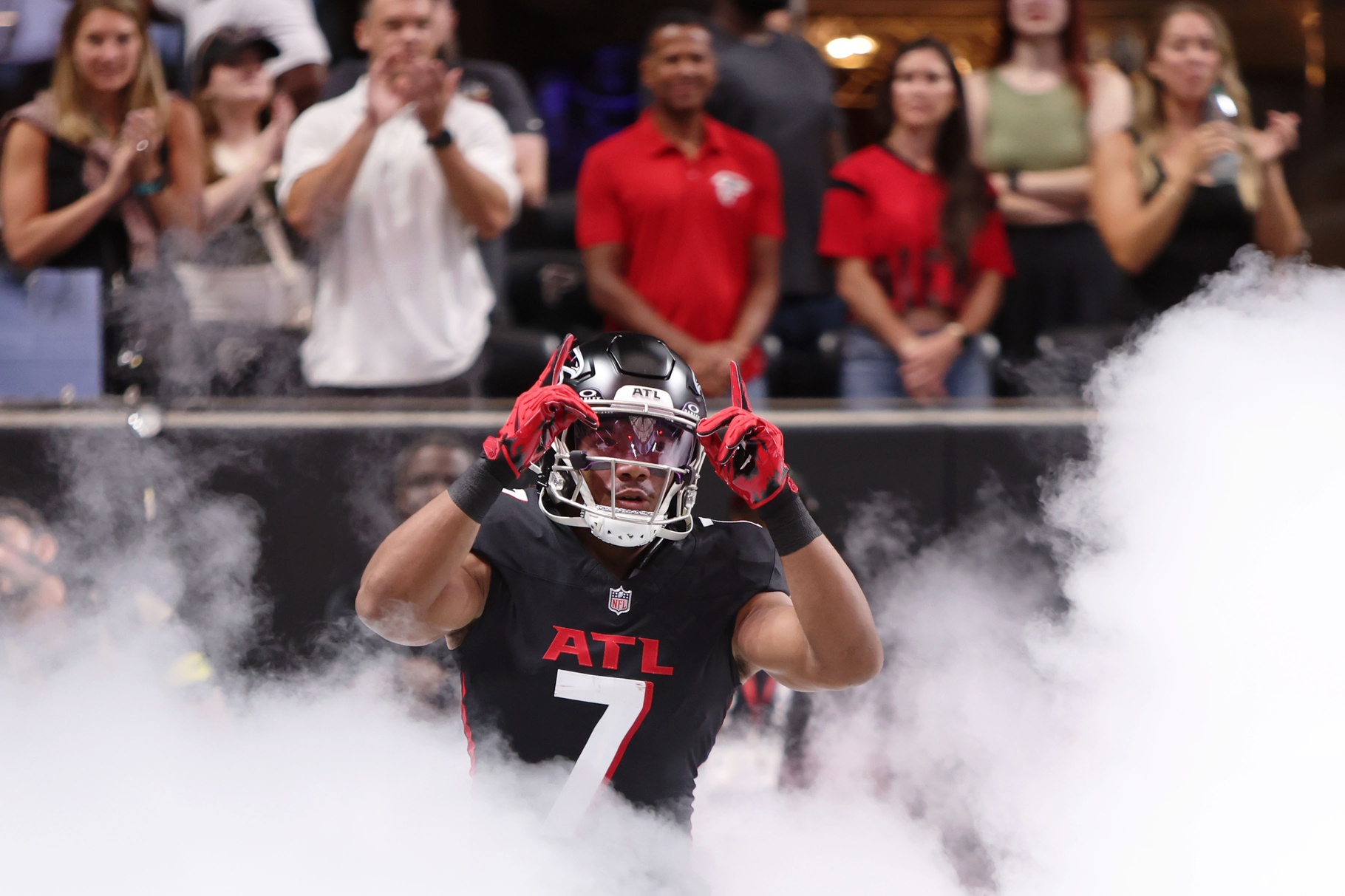Bijan Robinson puts Falcons on board with 50-yard receiving TD