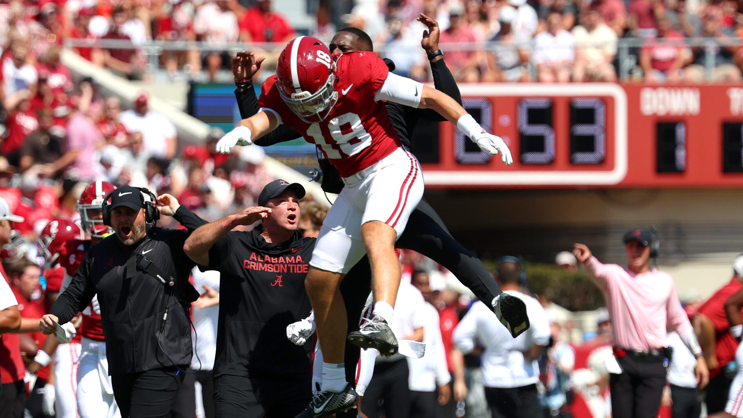 Alabama safety Bray Hubbard snags 2nd INT of the day against Wisconsin Alabama safety Bray Hubbard snags 2nd INT of the day against Wisconsin