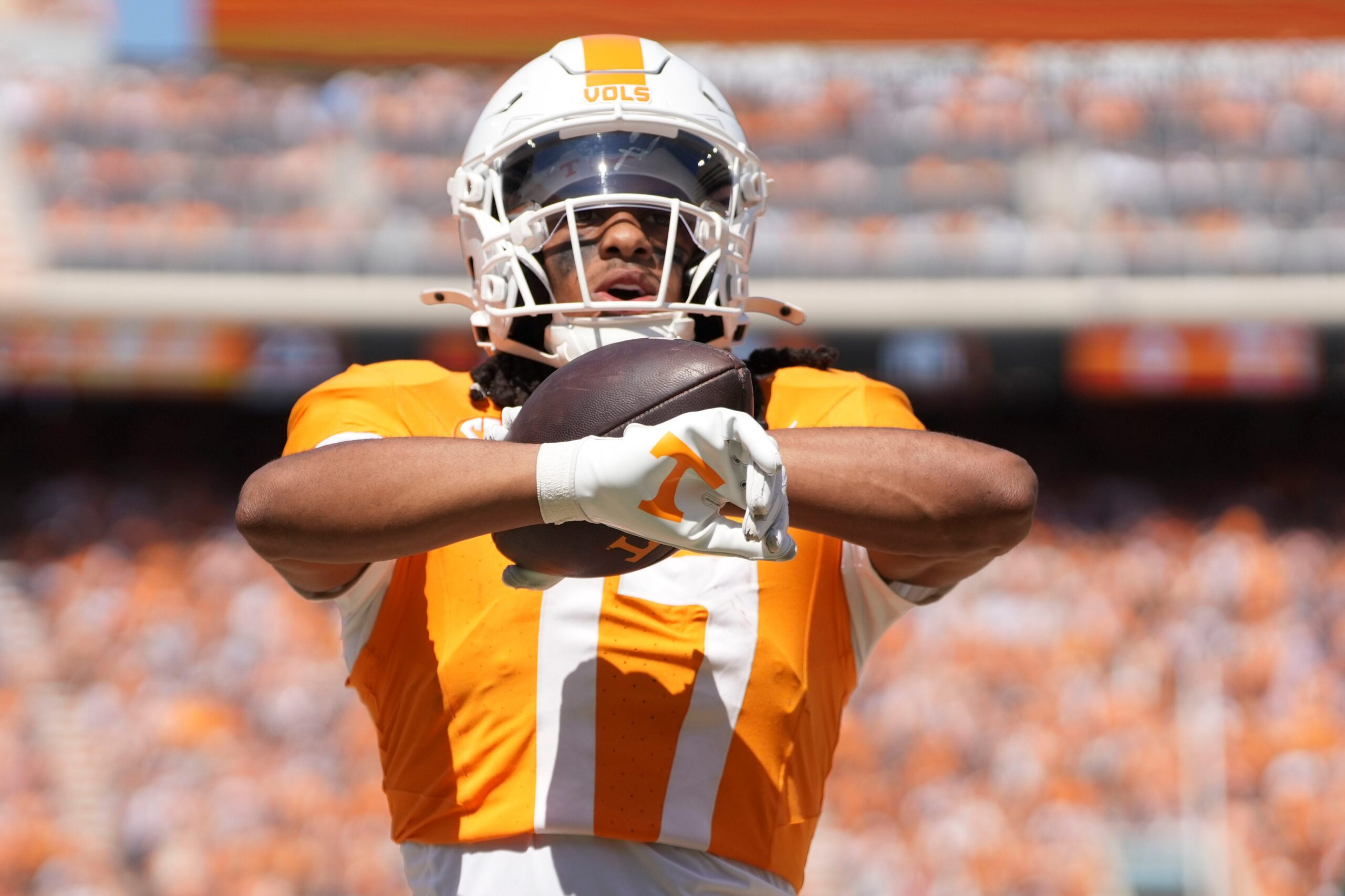Tennessee WR Chris Brazzell hauls in absurd catch vs. Mississippi State