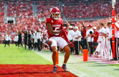 Oklahoma receiver Isaiah Sategna catches a pass vs. Auburn.
