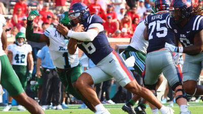 Trinidad Chambliss looks to make a play.