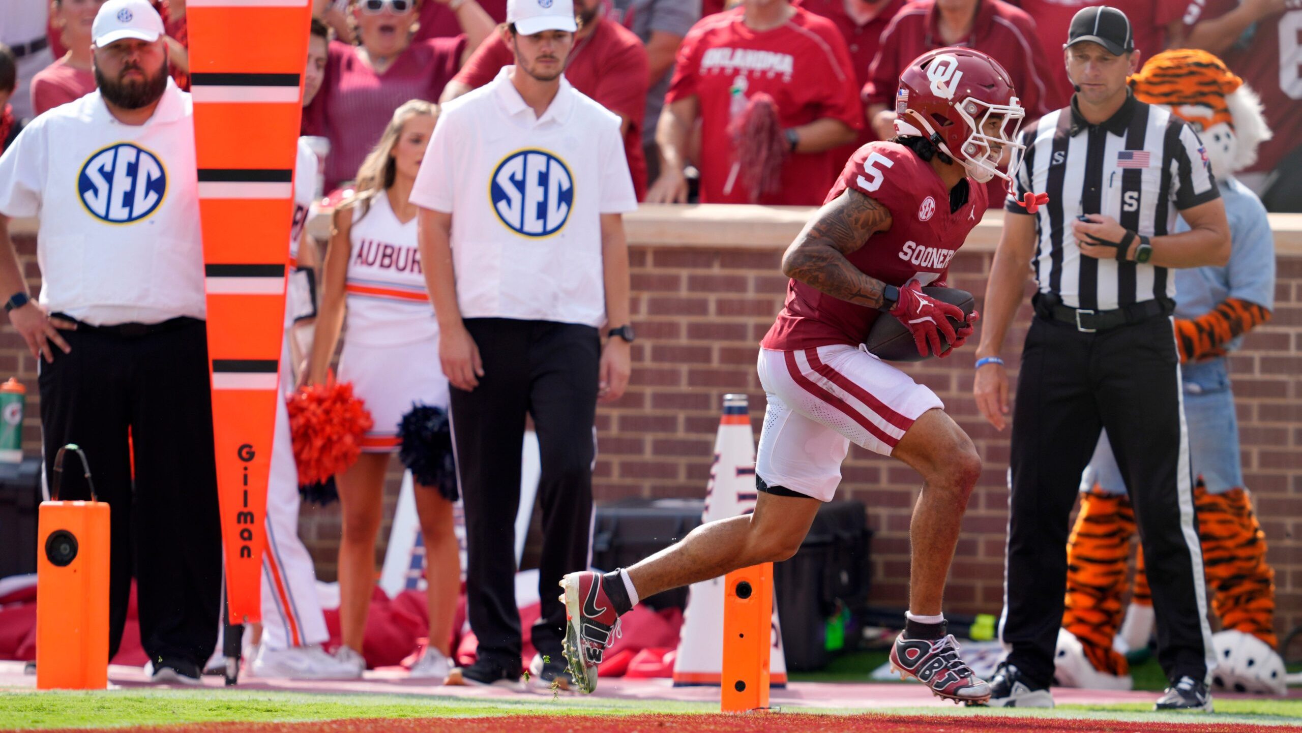 Biletnikoff Award preseason watch list features 13 SEC wide receivers
