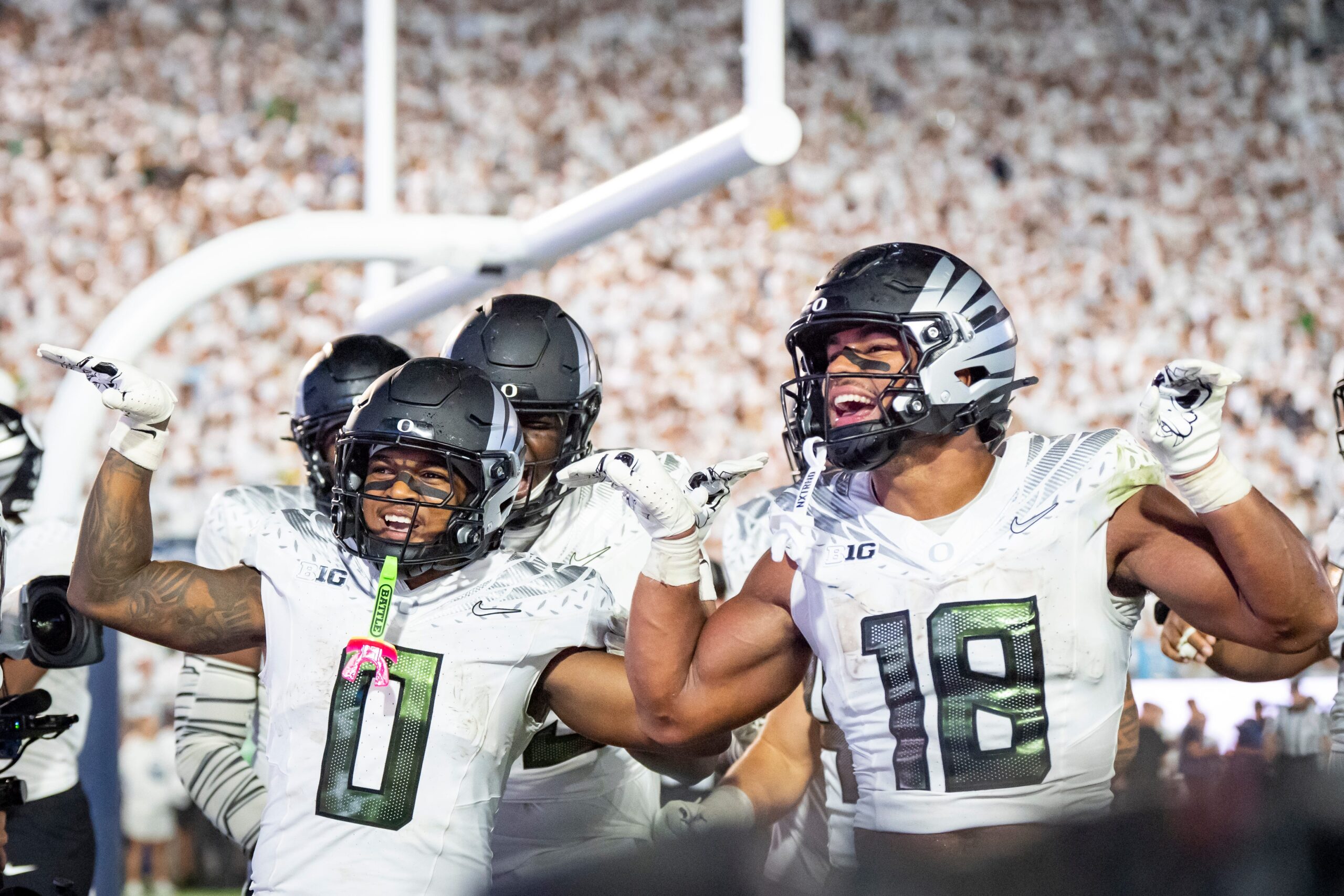 Oregon players taunt Penn State student section following double-OT win in Happy Valley