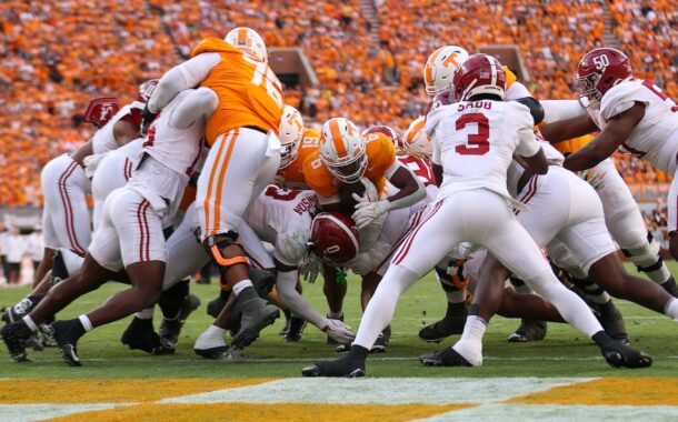 Alabama and Tennessee play football.