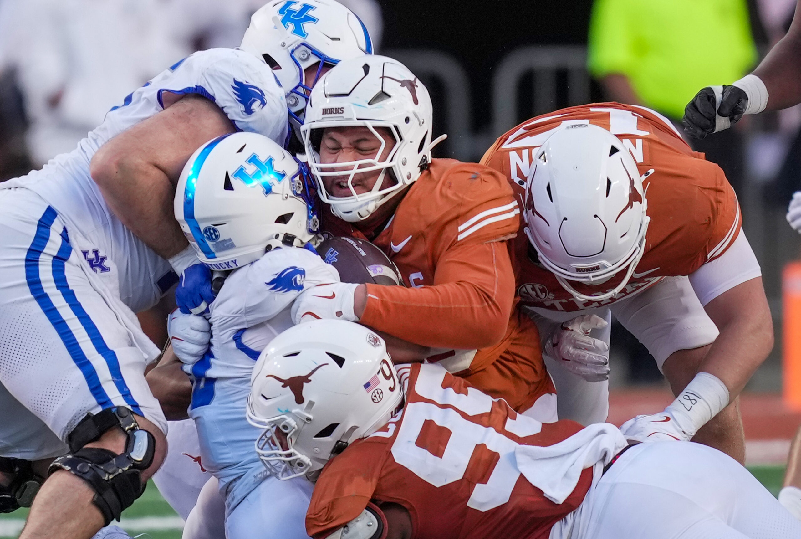 Scott Van Pelt gives pick against the spread for Texas vs. Kentucky game