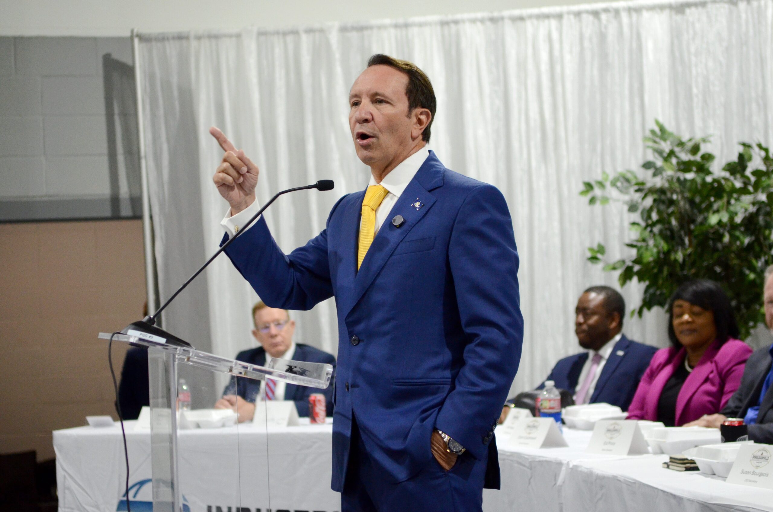 Louisiana Gov. Jeff Landry slams Scott Woodward, says LSU AD will not hire next HC