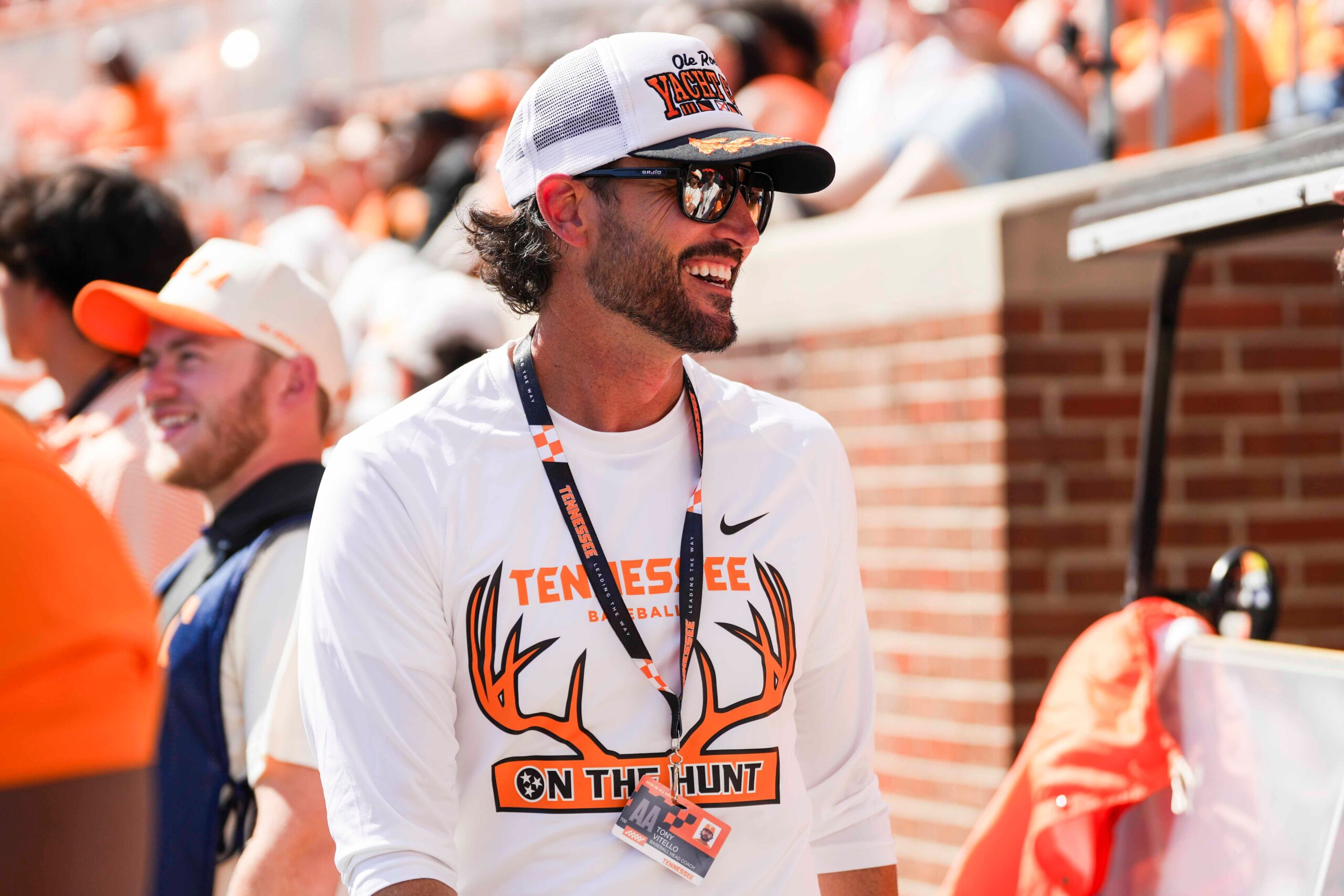 Tony Vitello updates Tennessee players on interest in Giants job, per report