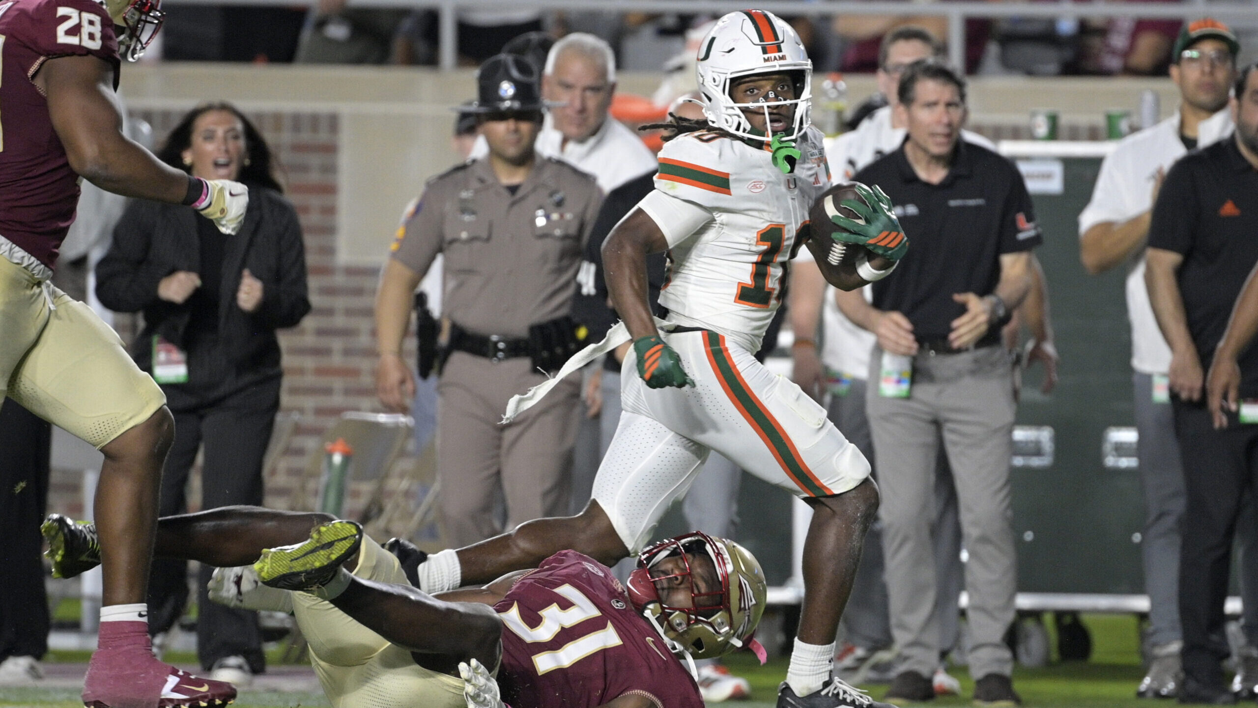 Malachi Toney hits Florida State defender with vicious head fake en route to big TD