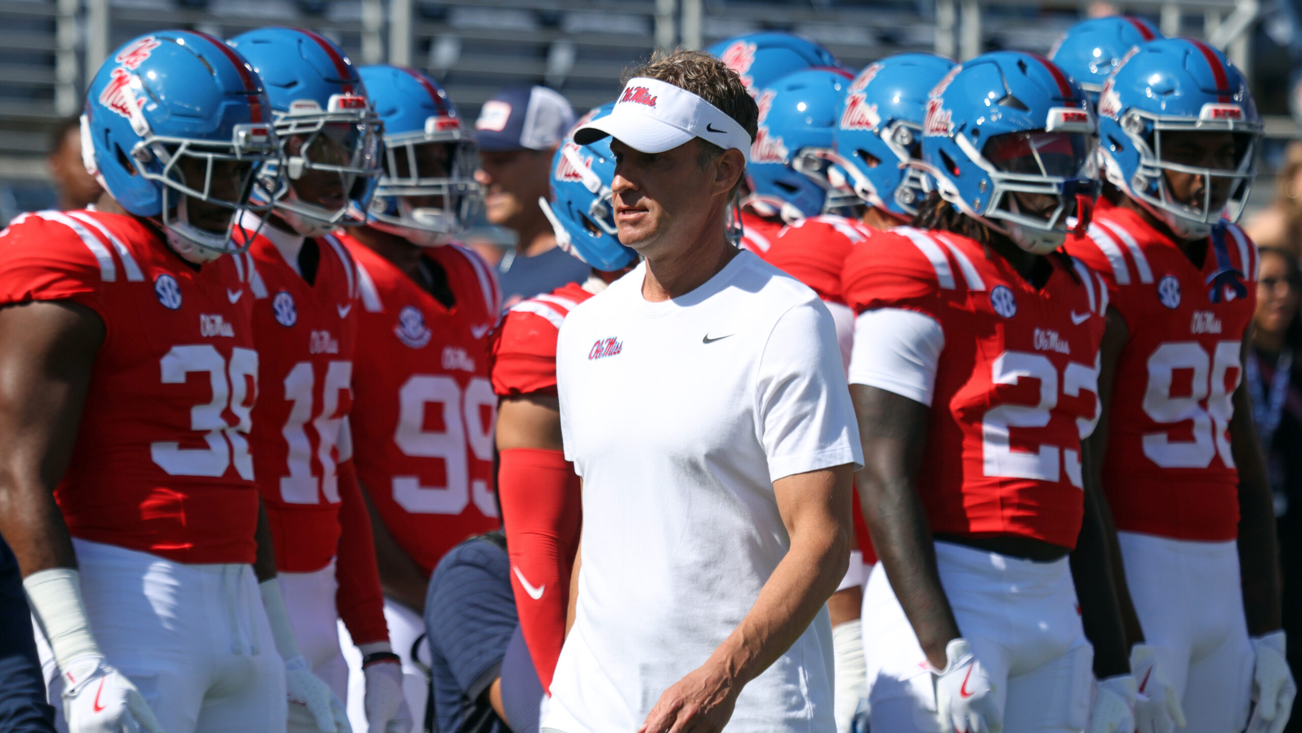 Oklahoma fans troll Ole Miss, Lane Kiffin with &lsquo;Gator Chomp&rsquo; before kickoff
