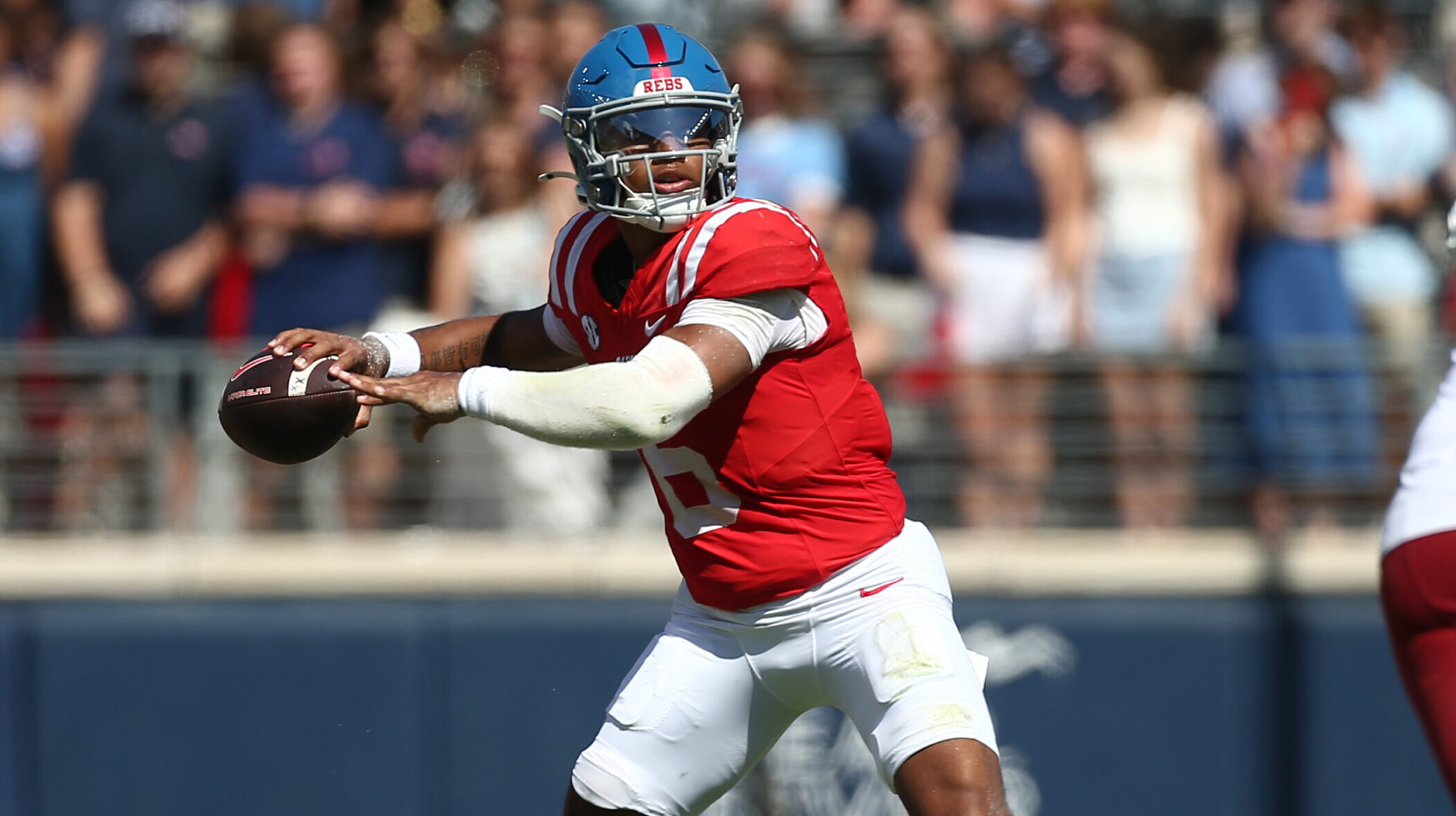 Late TD gives Ole Miss halftime lead over Washington State