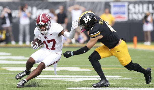 Lotzeir Brooks catches a pass against Mizzou.