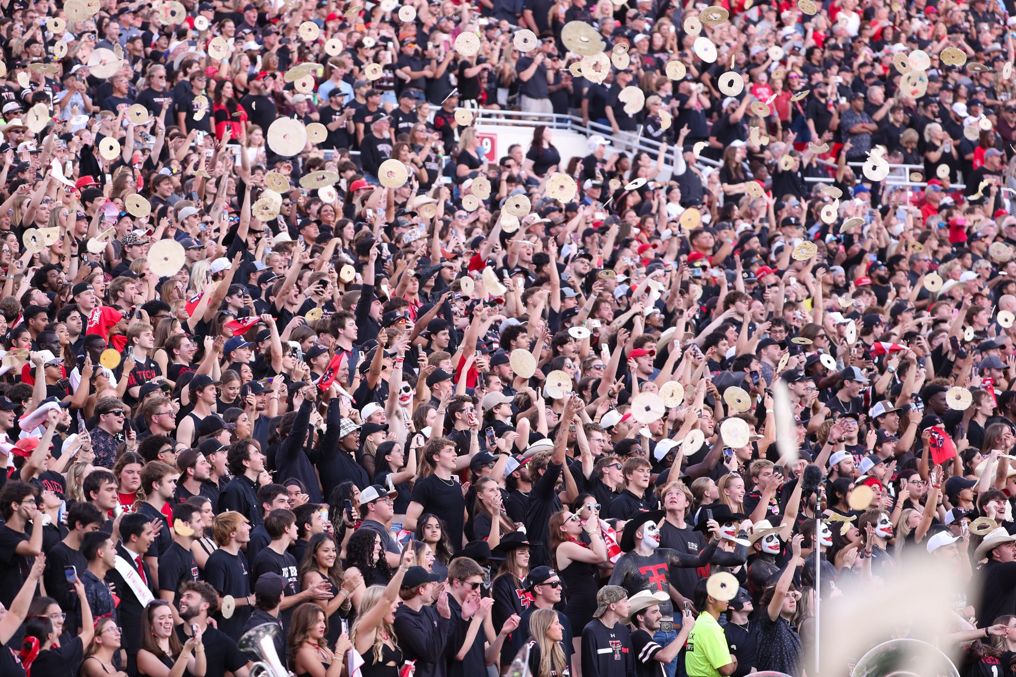Texas Tech AD tells fans to no longer throw tortillas at kickoff