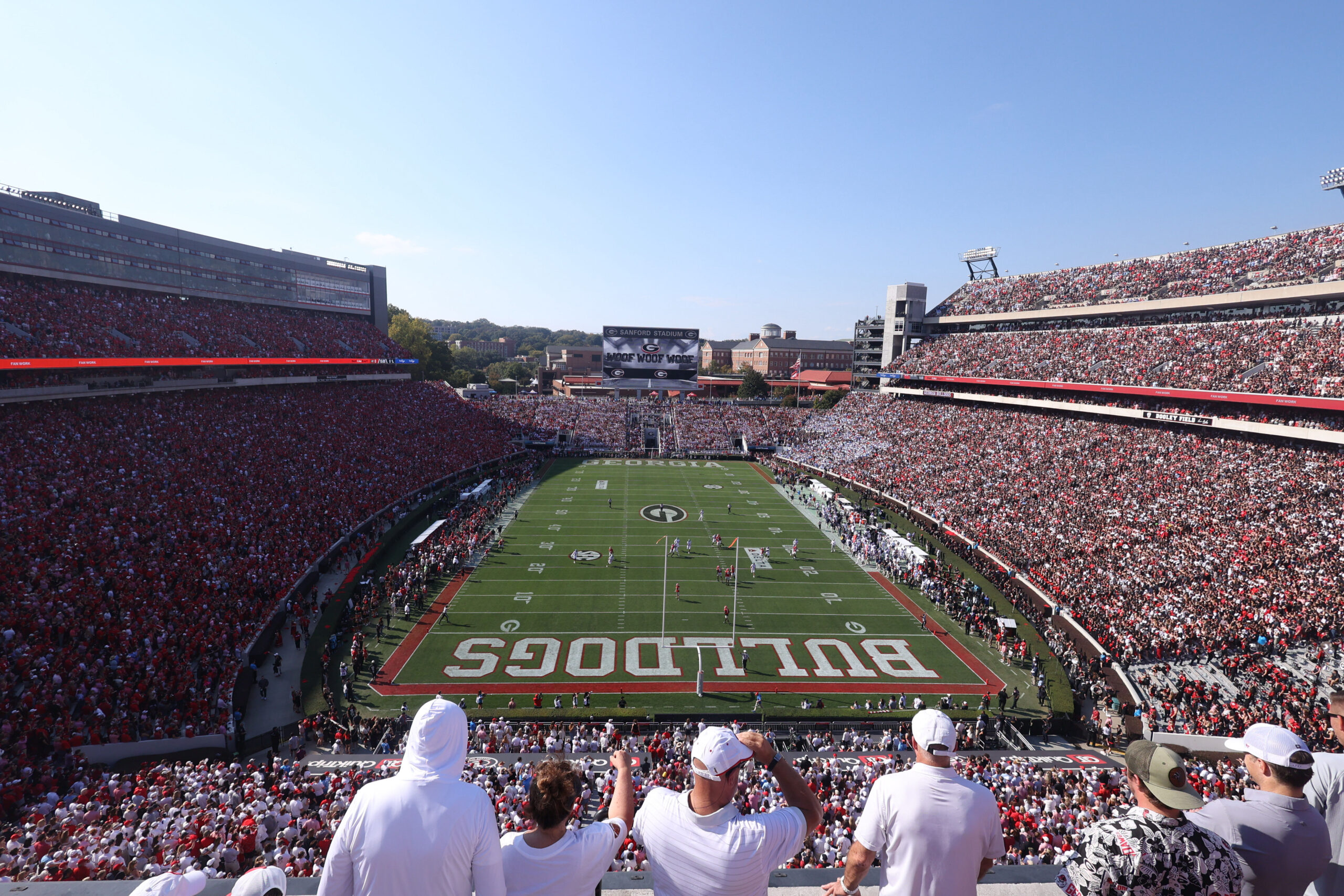 Georgia seemingly botches striped stadium gimmick by giving white t-shirts to student section