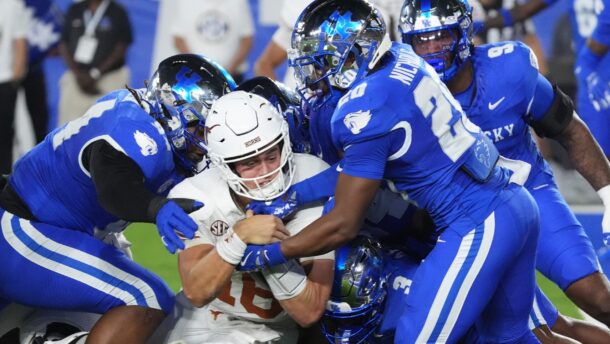 Kentucky tackles Arch Manning.