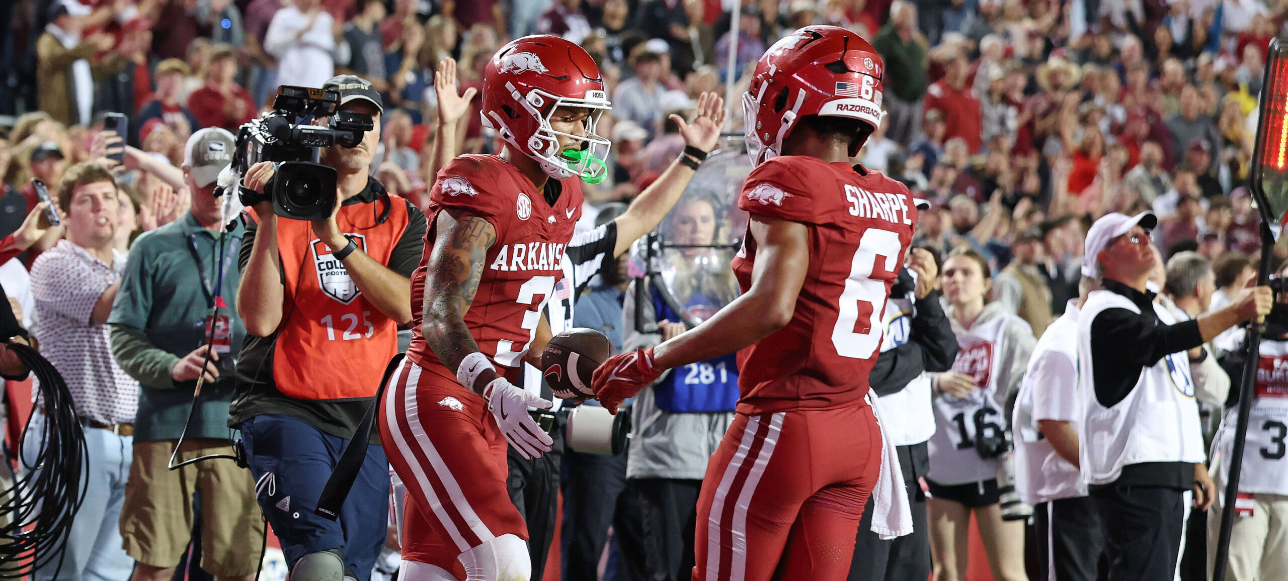 Taylen Green connects with Raylen Sharpe for 58-yard touchdown