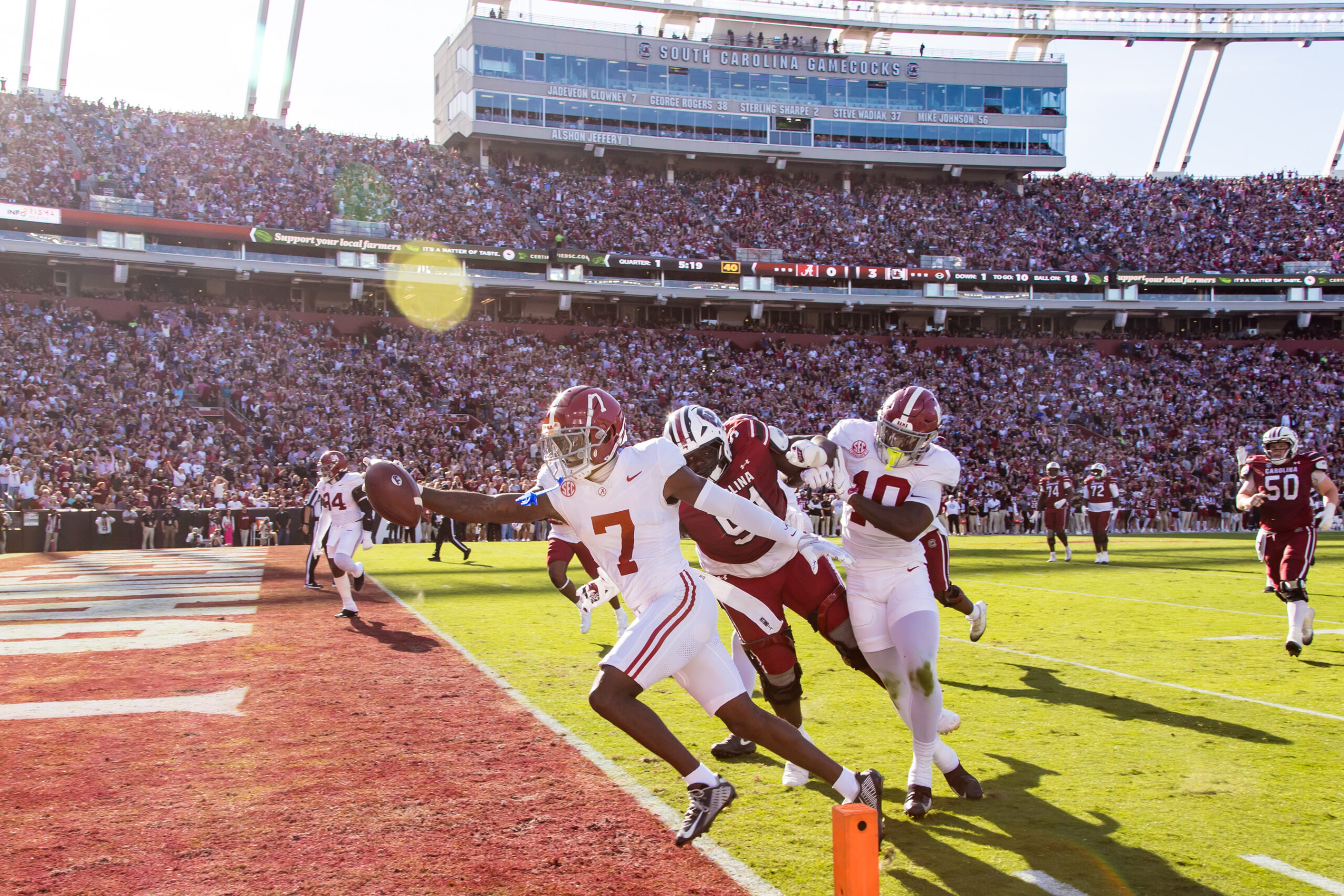 Alabama grabs lead at South Carolina on miraculous DaShawn Jones pick-6