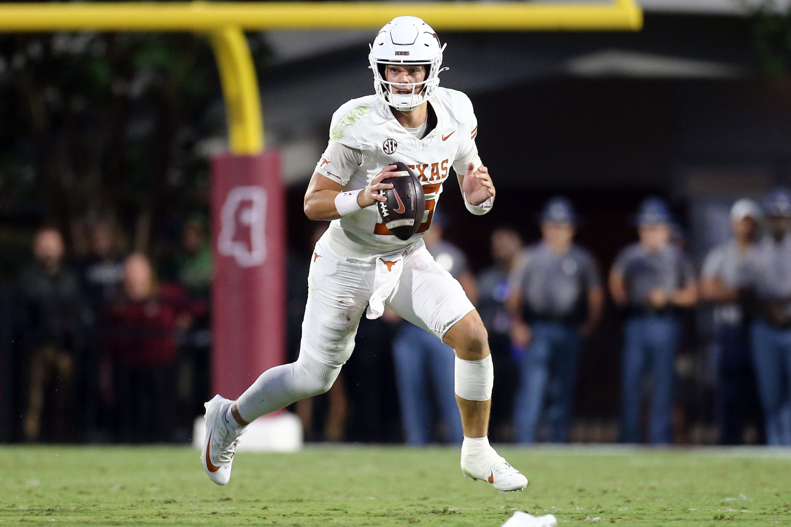 Arch Manning taken off injury report, set to start for Texas against Vanderbilt