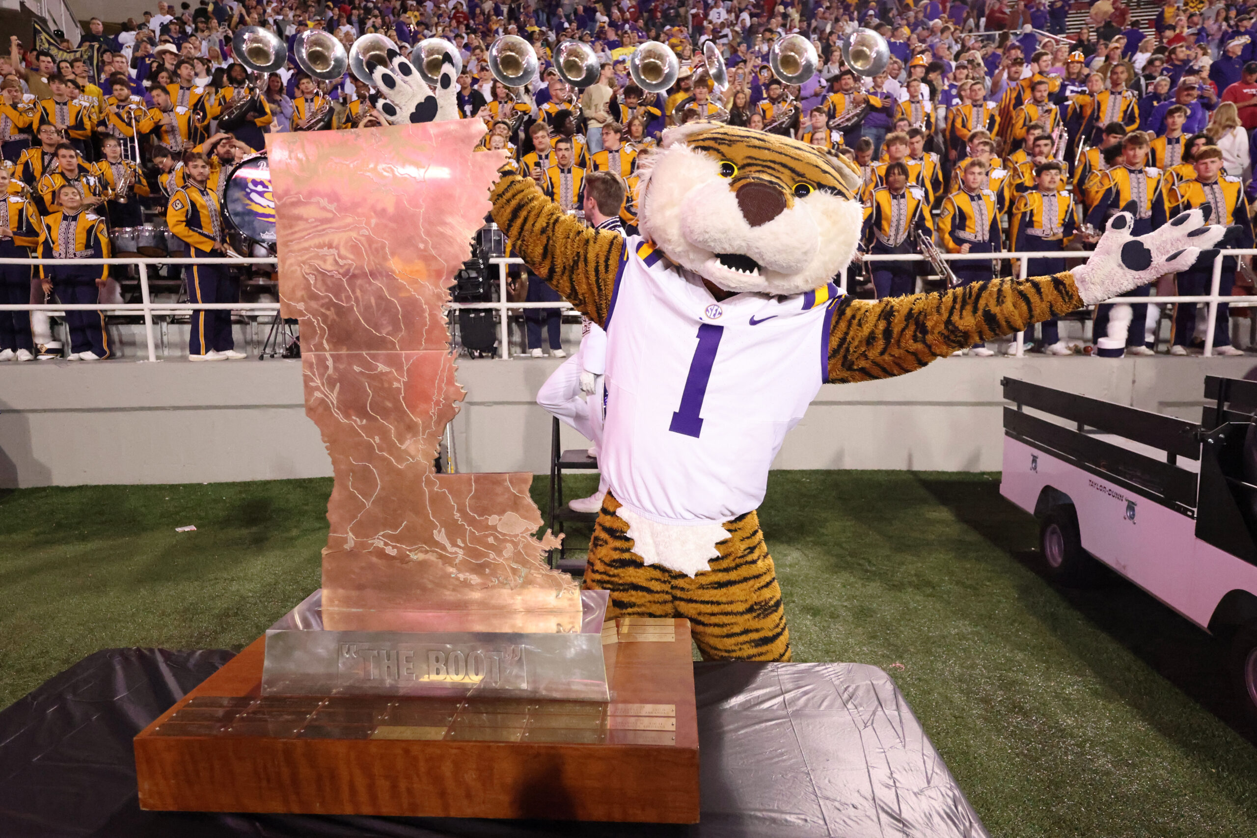 SEC announces kickoff time, TV network for LSU vs. Arkansas rivalry game