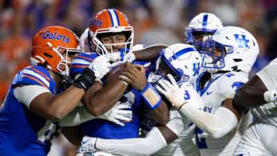 Florida and Kentucky play football.