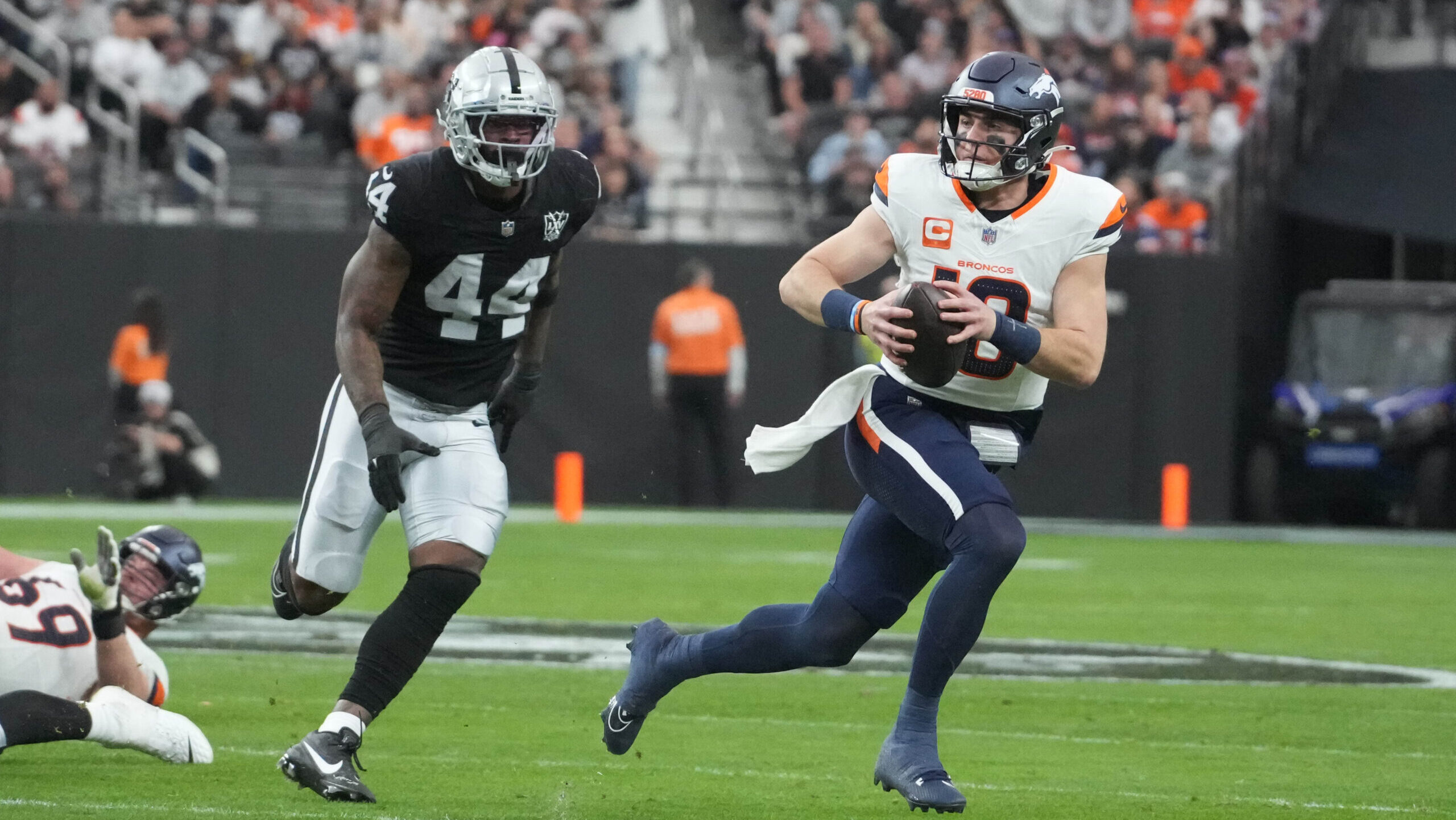 Raiders vs. Broncos preview: Picks, predictions for Thursday Night Football