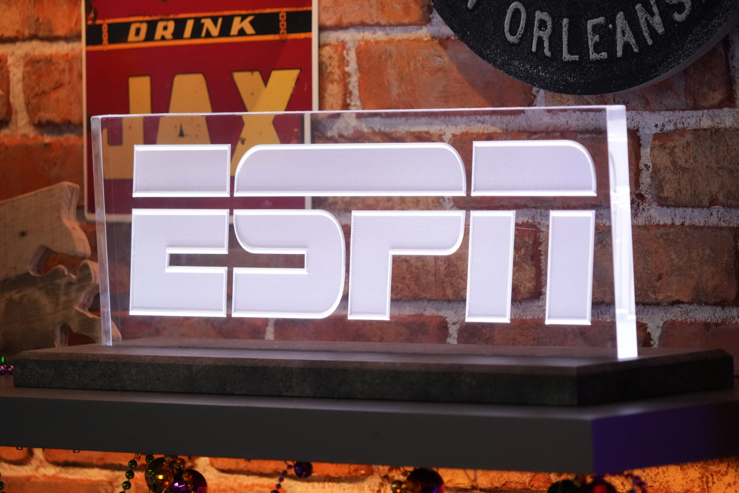 ESPN announces broadcasters for Ole Miss-Tulane Playoff game