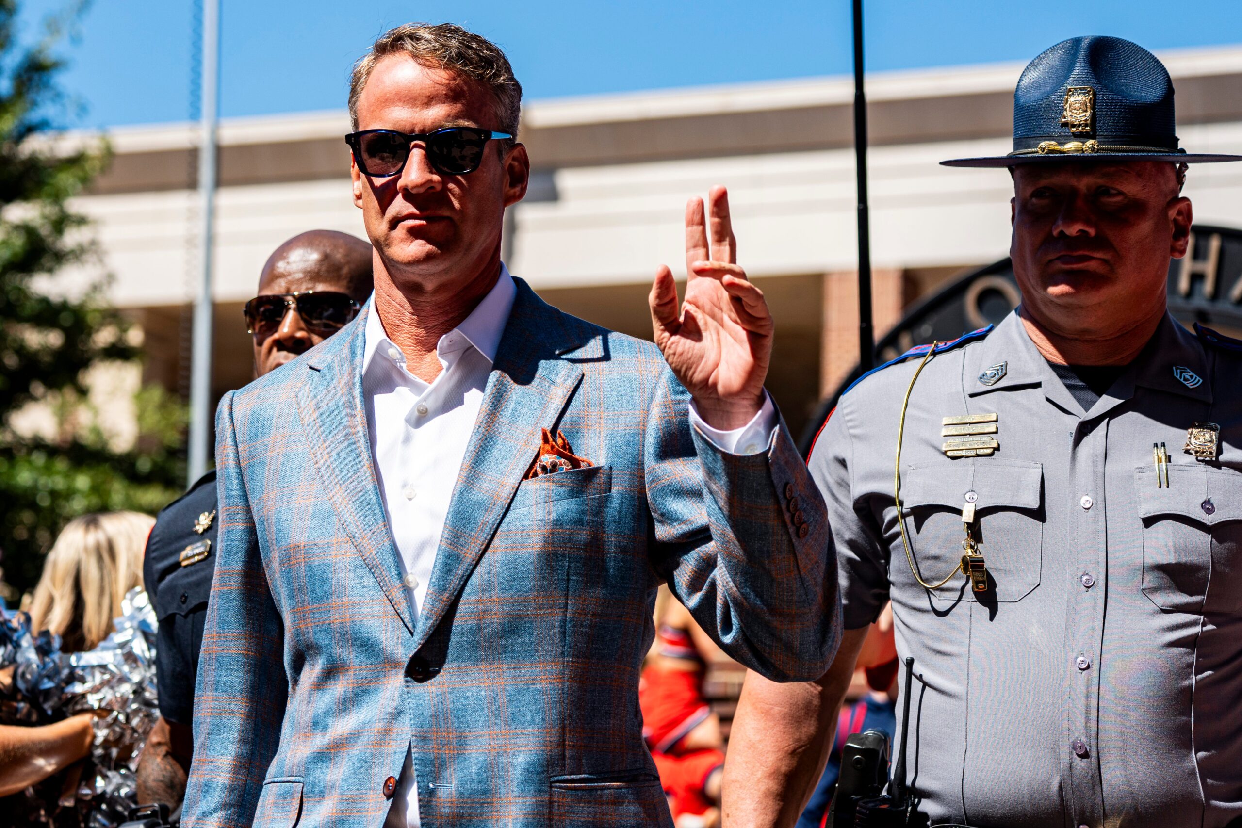 Baton Rouge air traffic controller greeted Lane Kiffin&rsquo;s plane with &lsquo;Hotty Toddy&rsquo; message upon arrival