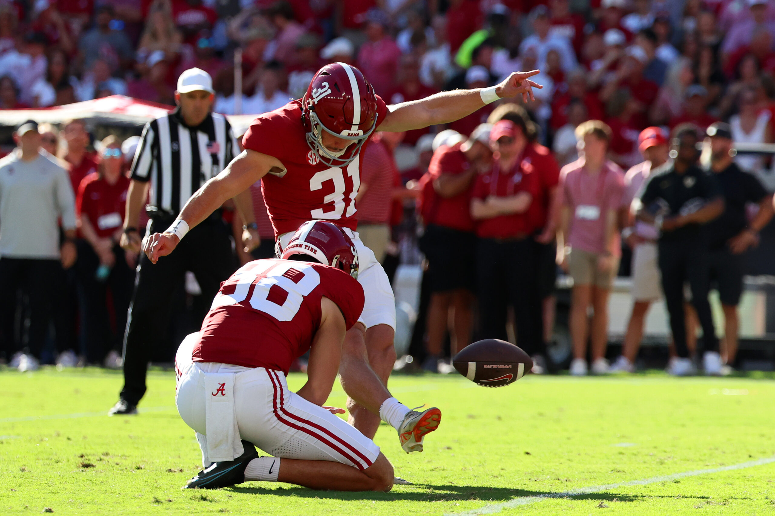 Alabama kicker chews out teammate after missing field goal